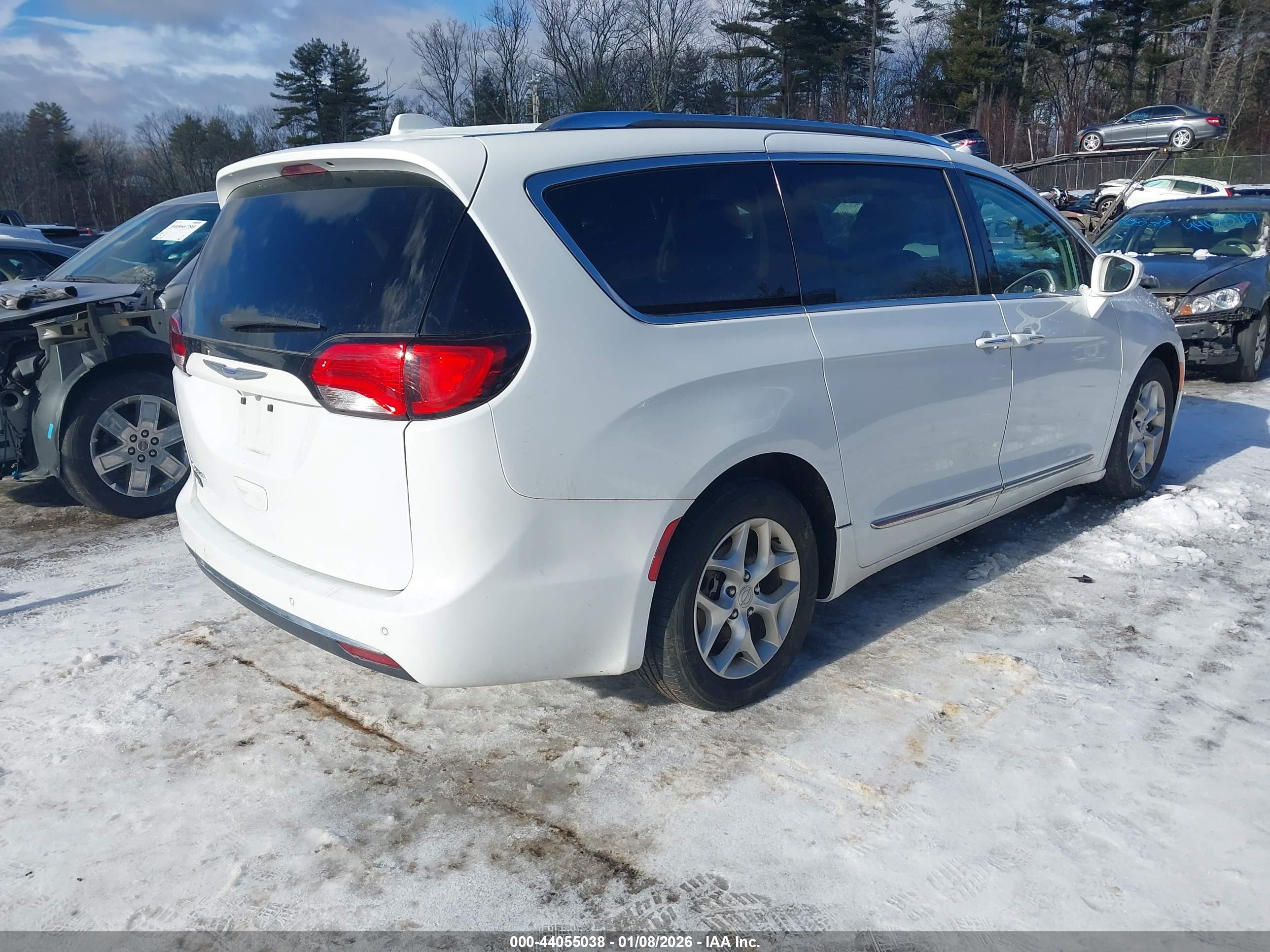 CHRYSLER PACIFICA image 4