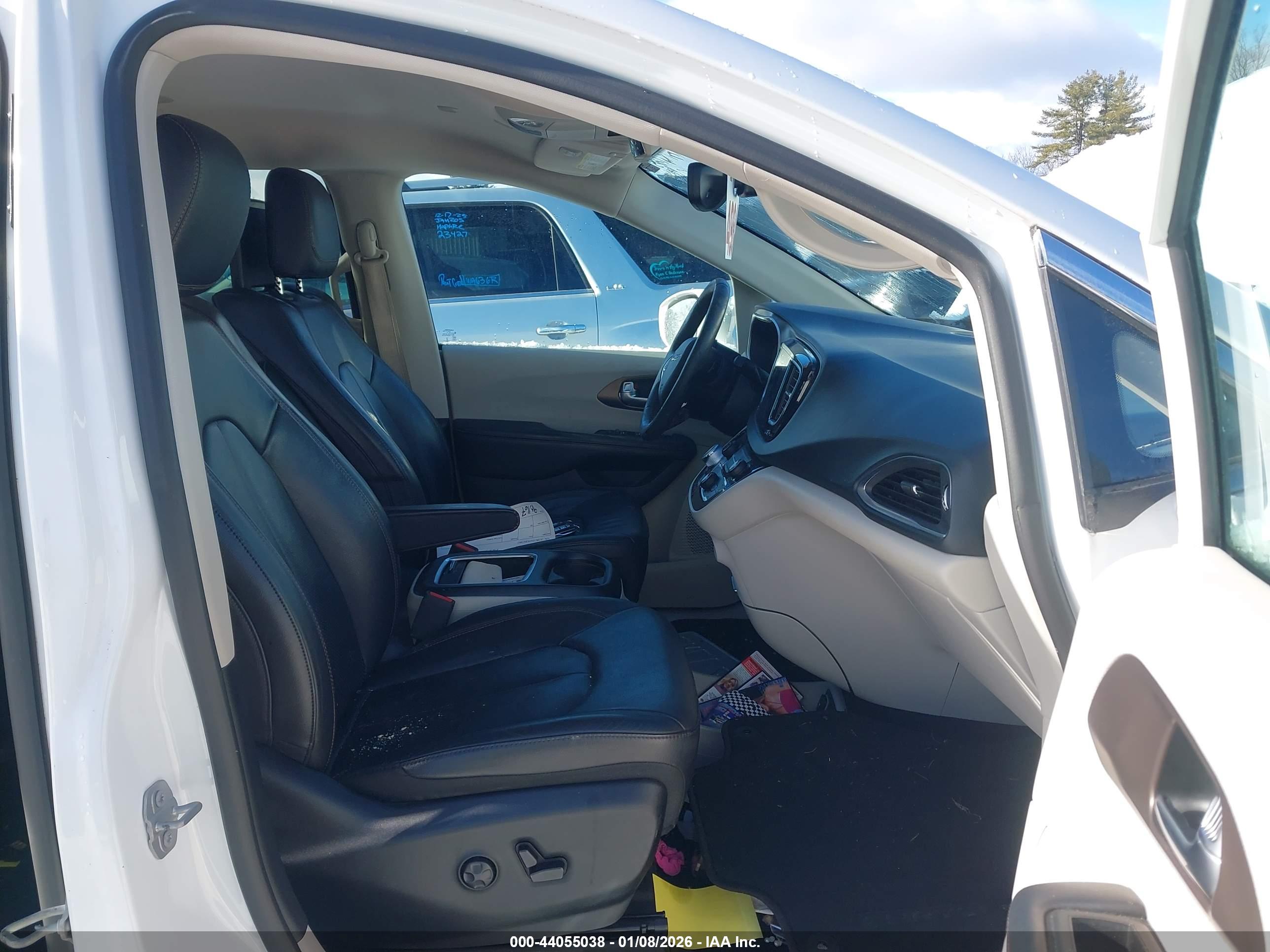 CHRYSLER PACIFICA image 5