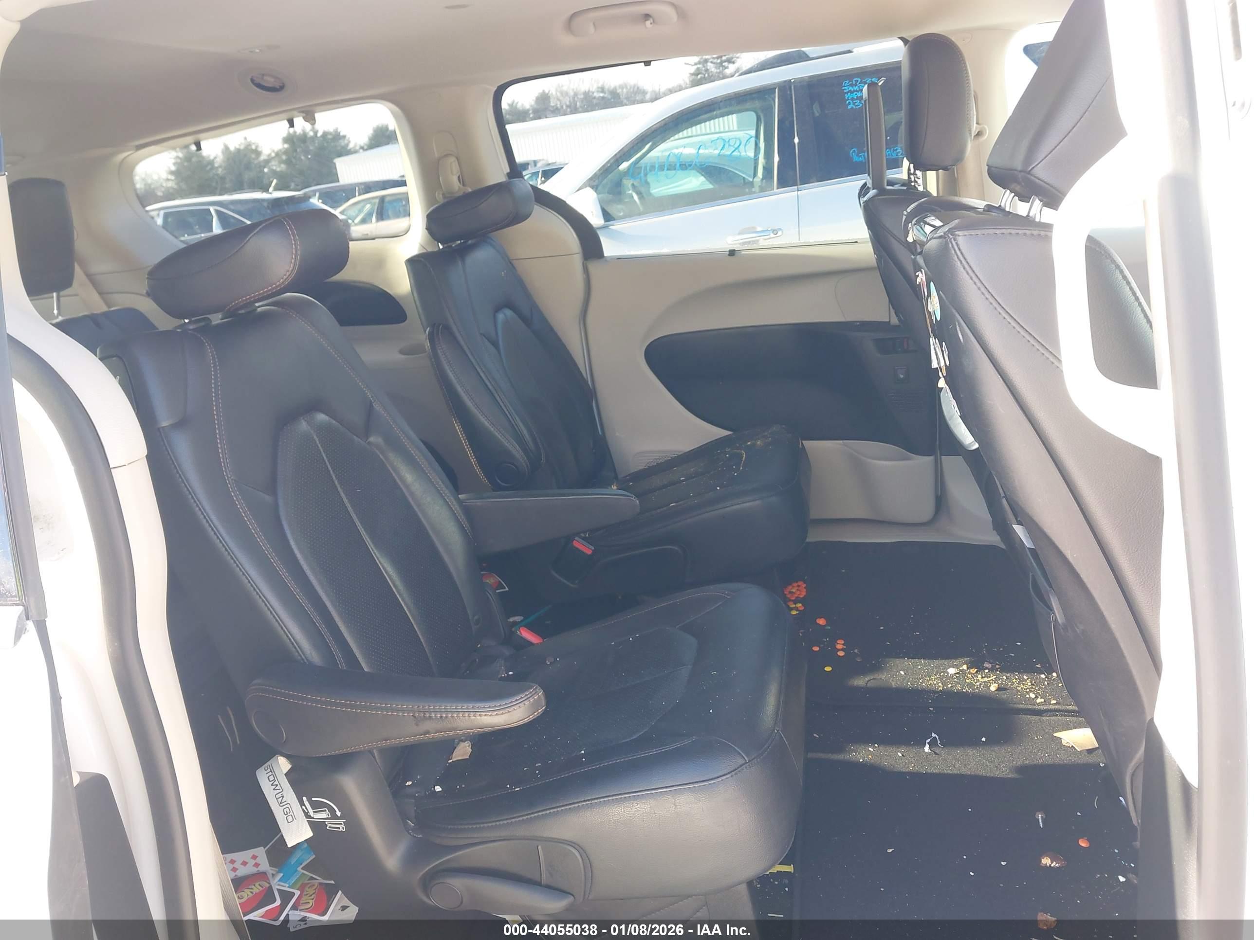 CHRYSLER PACIFICA image 8