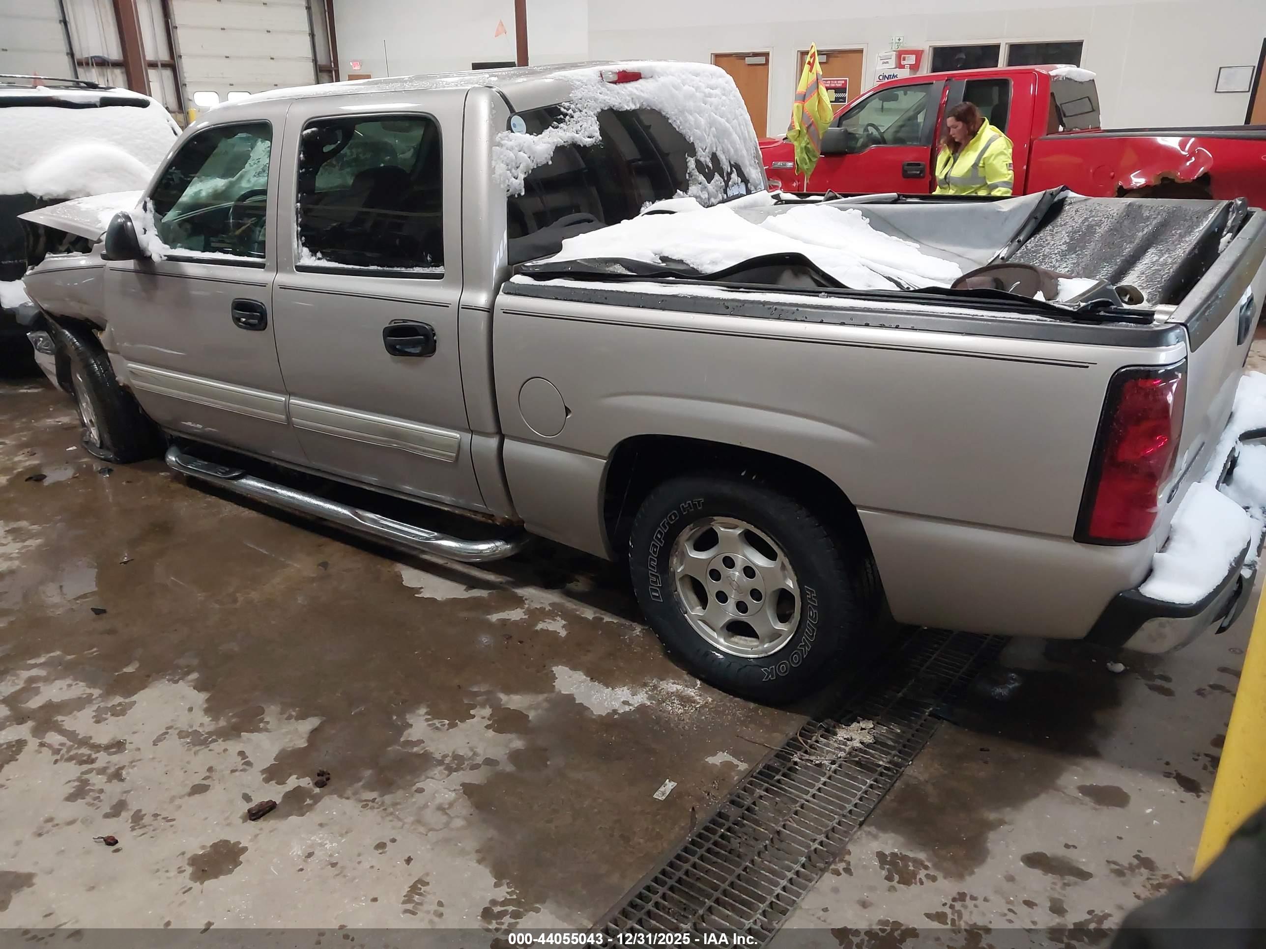 CHEVROLET SILVERADO image 3