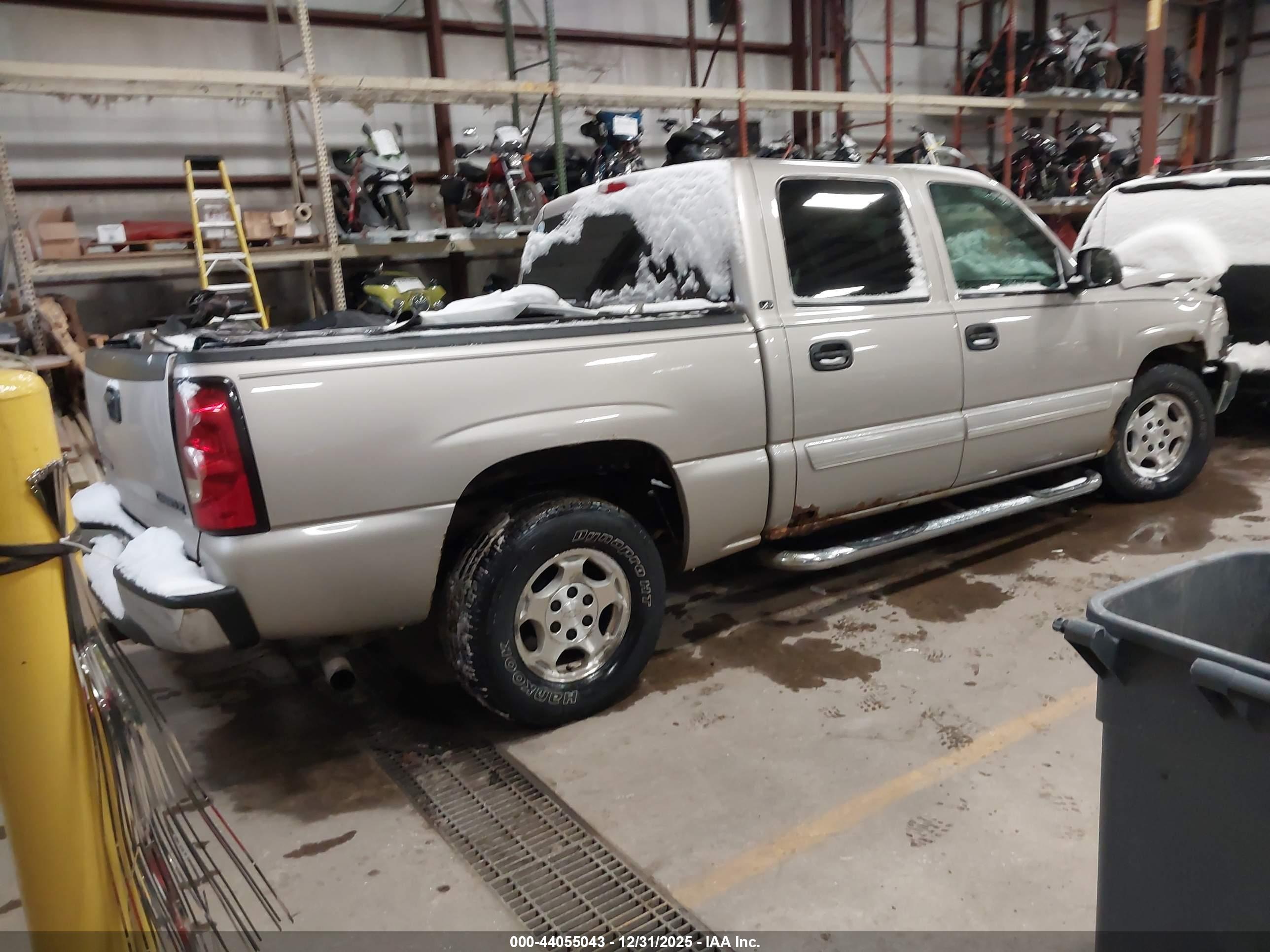 CHEVROLET SILVERADO image 4