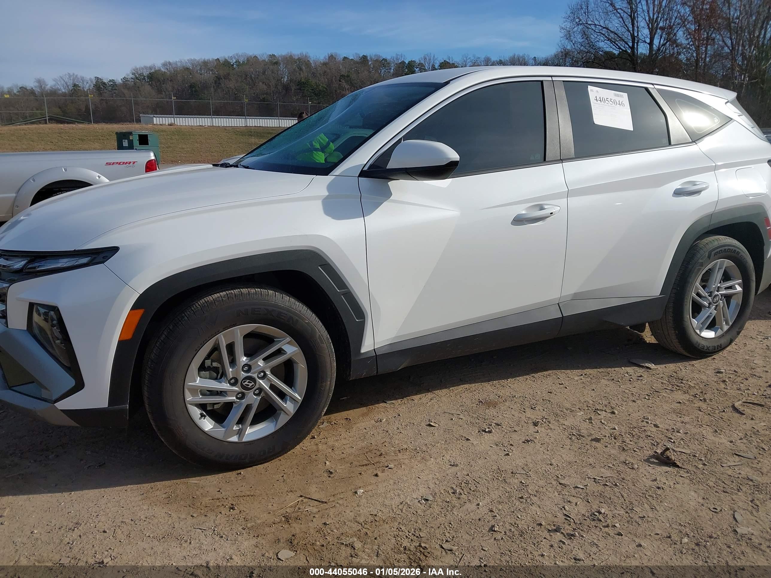 HYUNDAI TUCSON image 2