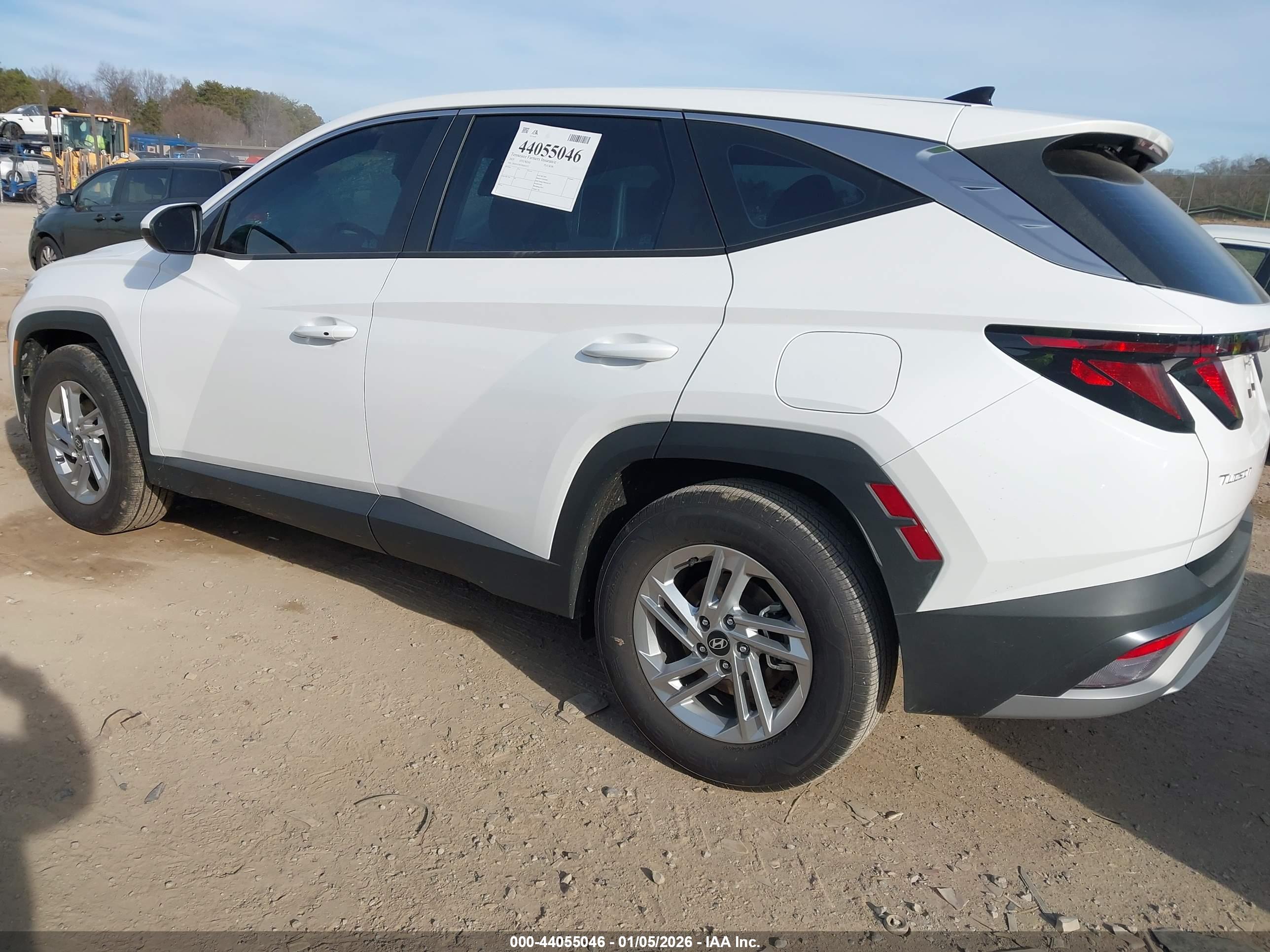 HYUNDAI TUCSON image 3