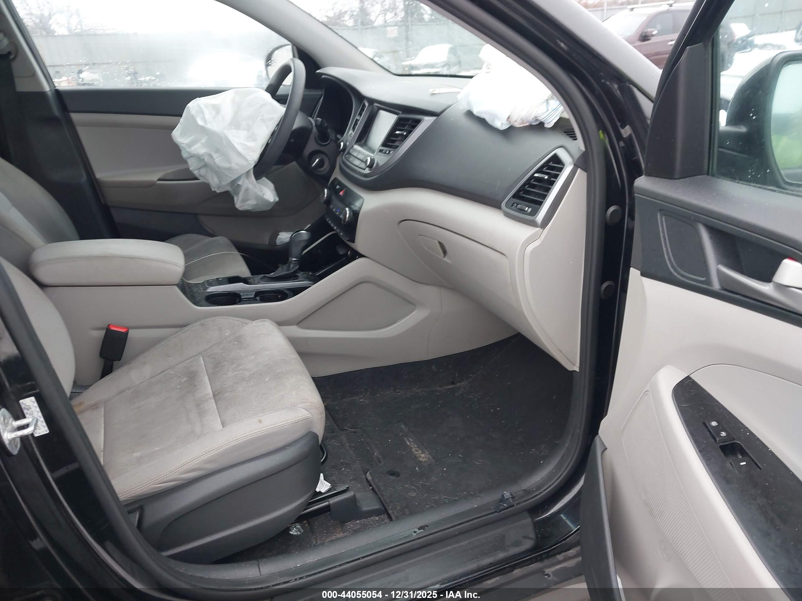 HYUNDAI TUCSON image 5