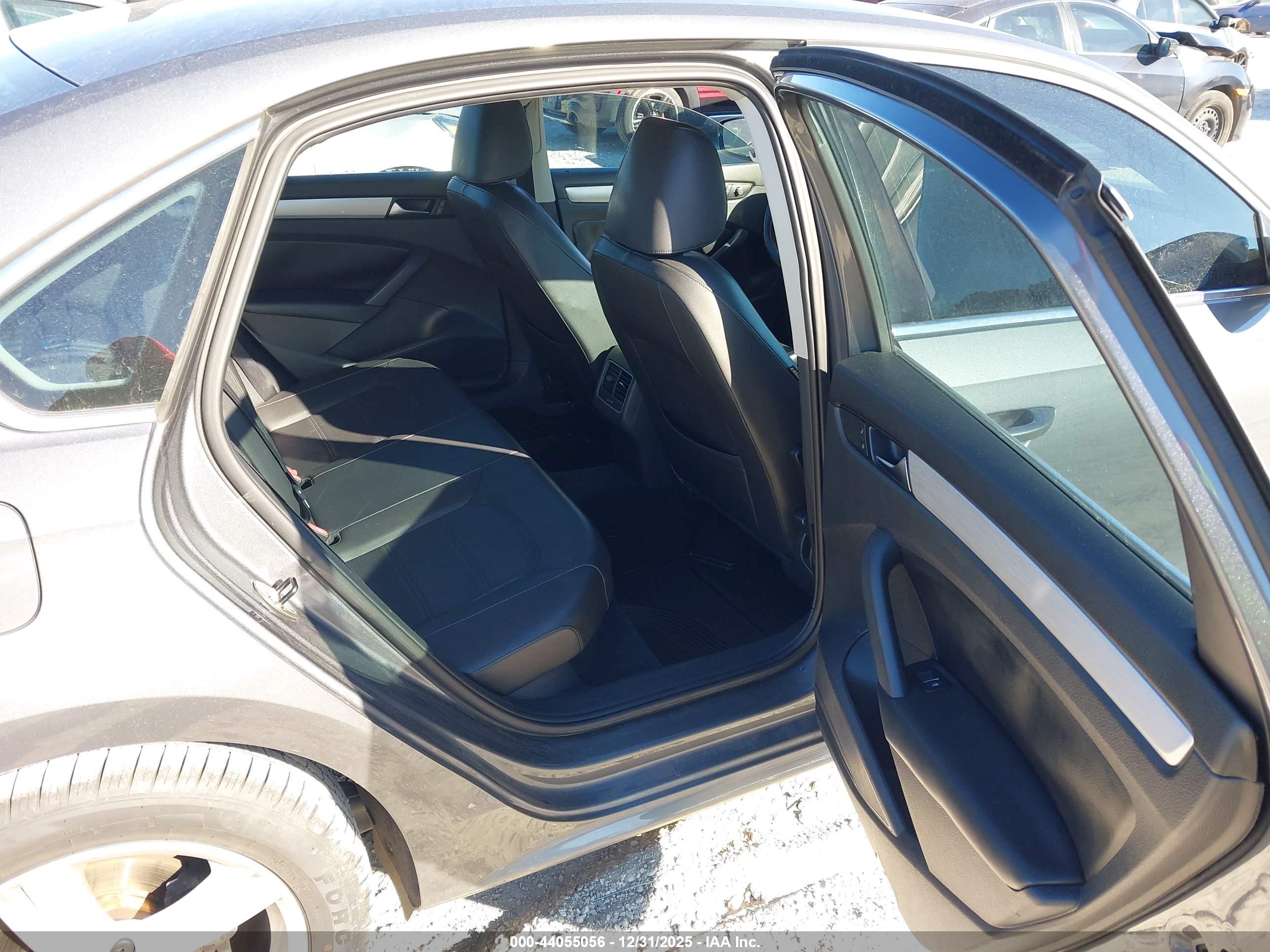 VOLKSWAGEN PASSAT image 8