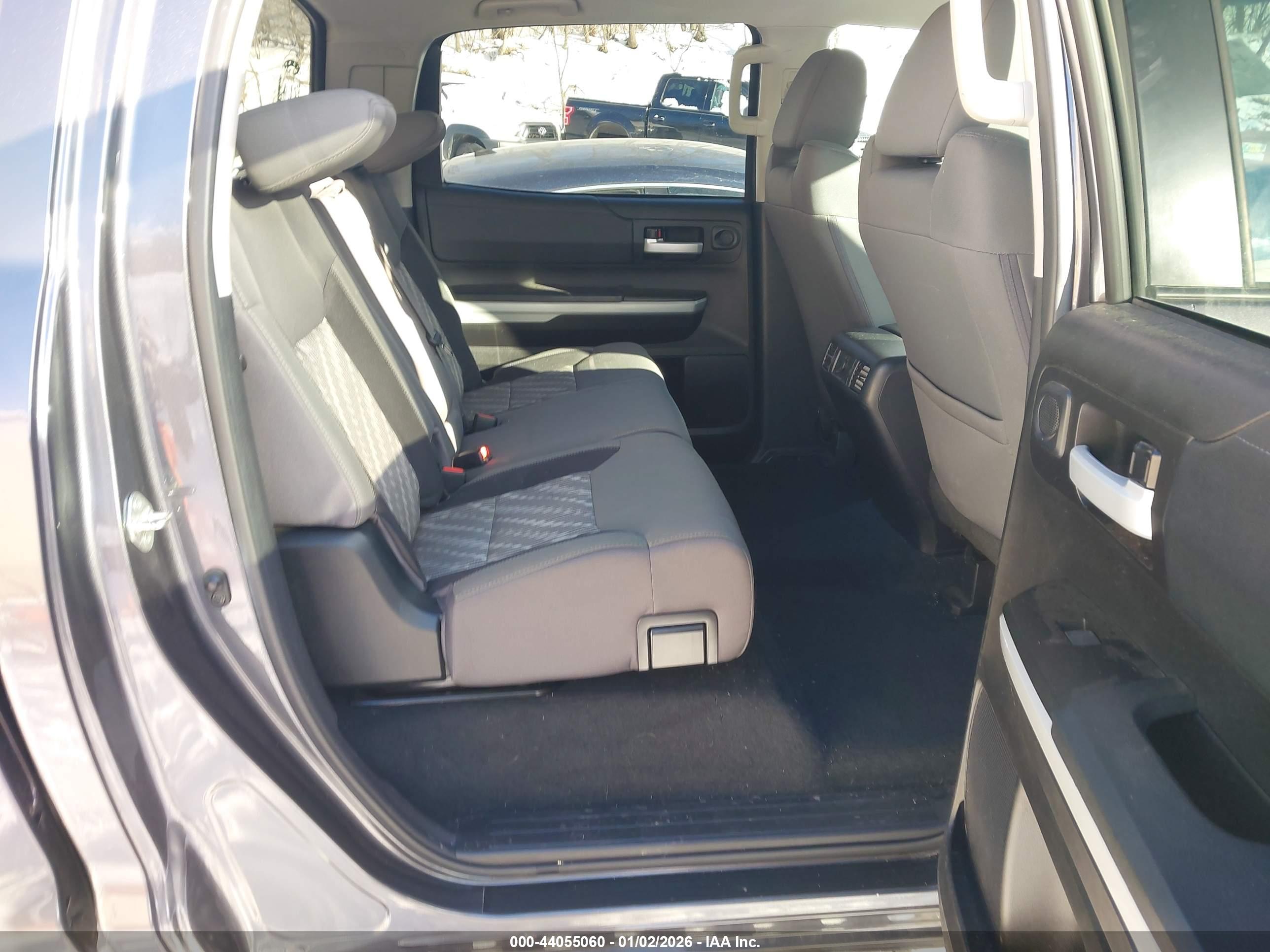 TOYOTA TUNDRA image 8