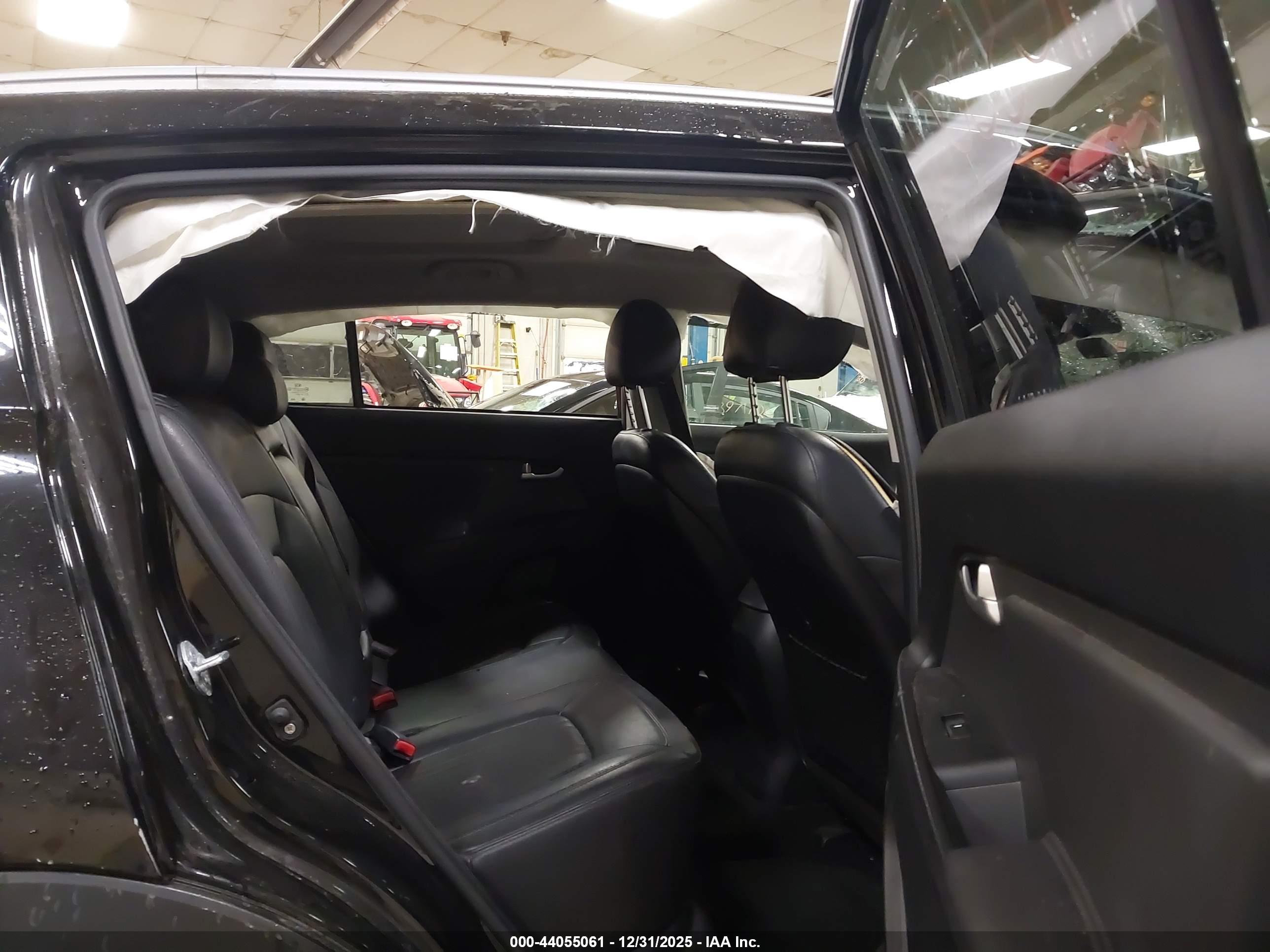 KIA SPORTAGE image 8