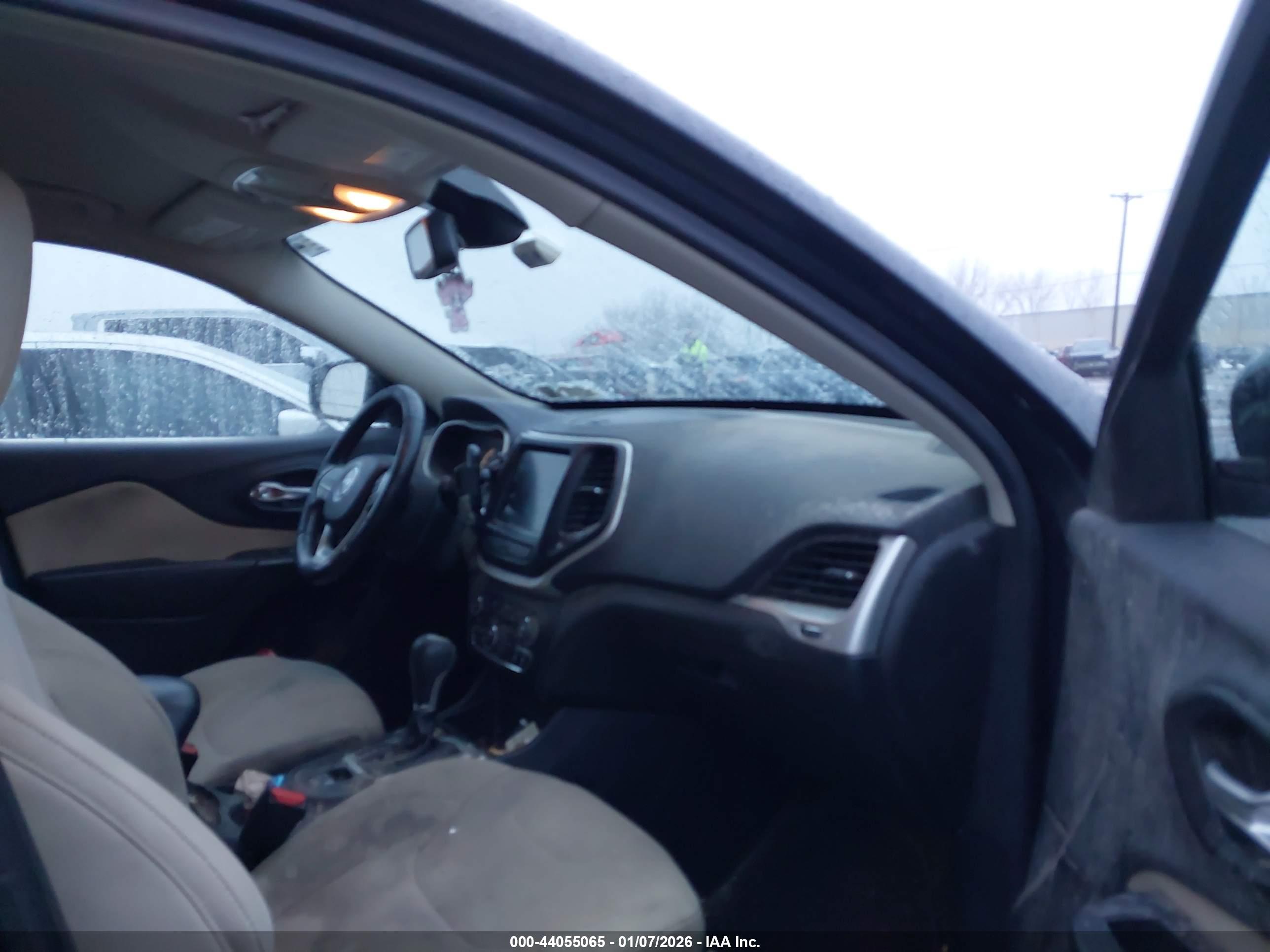 JEEP CHEROKEE image 5