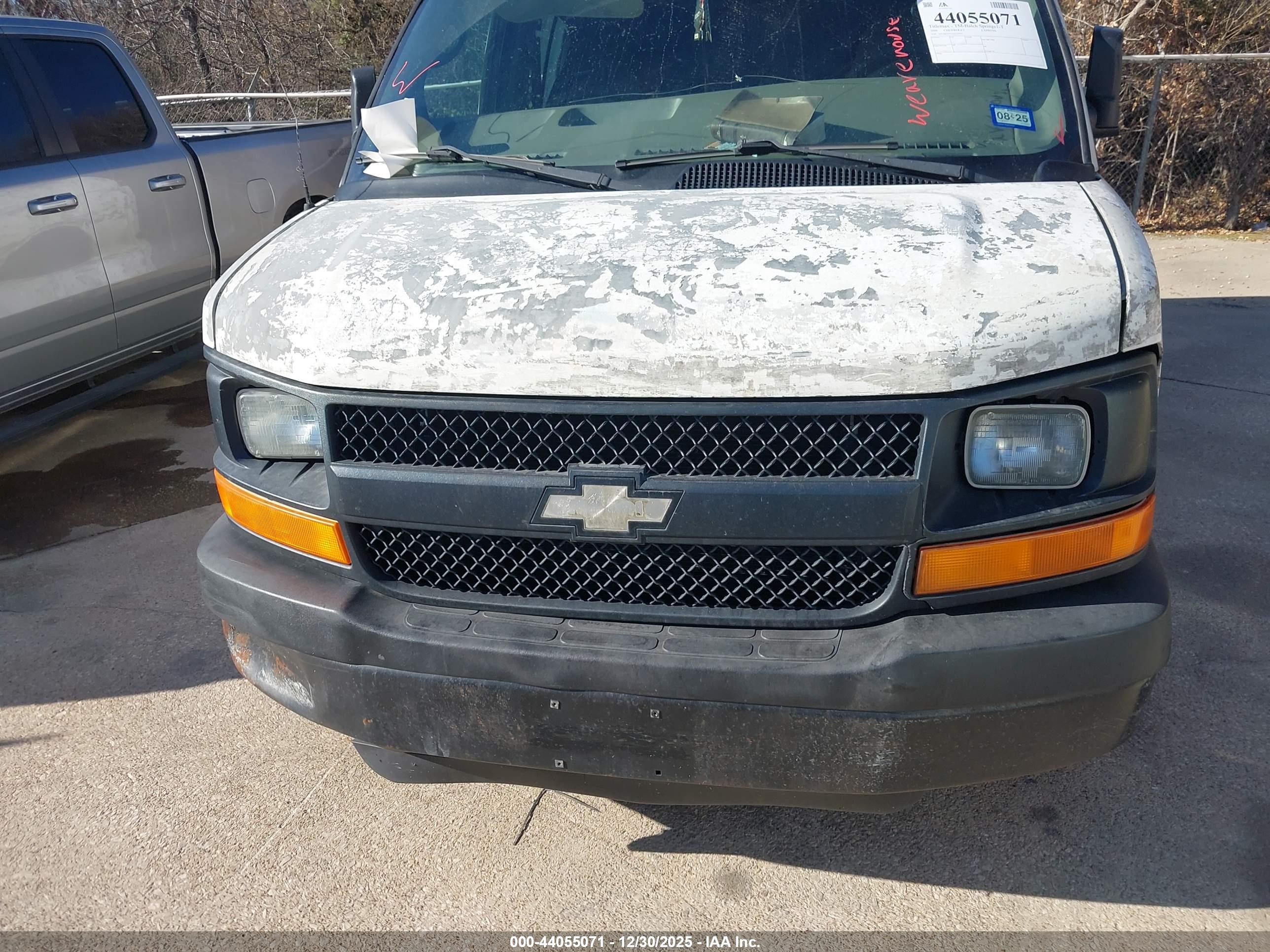 CHEVROLET EXPRESS image 6