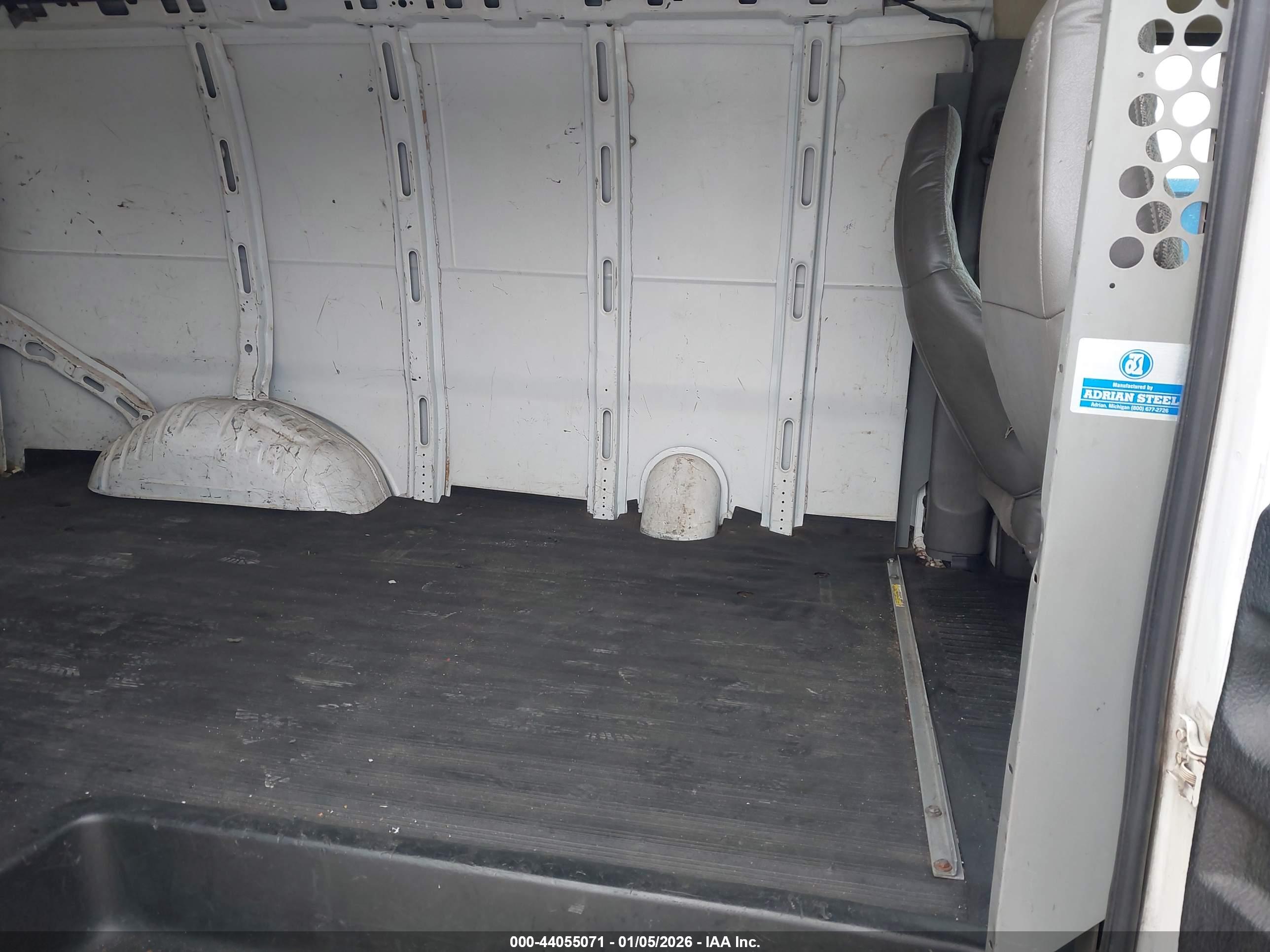 CHEVROLET EXPRESS image 8