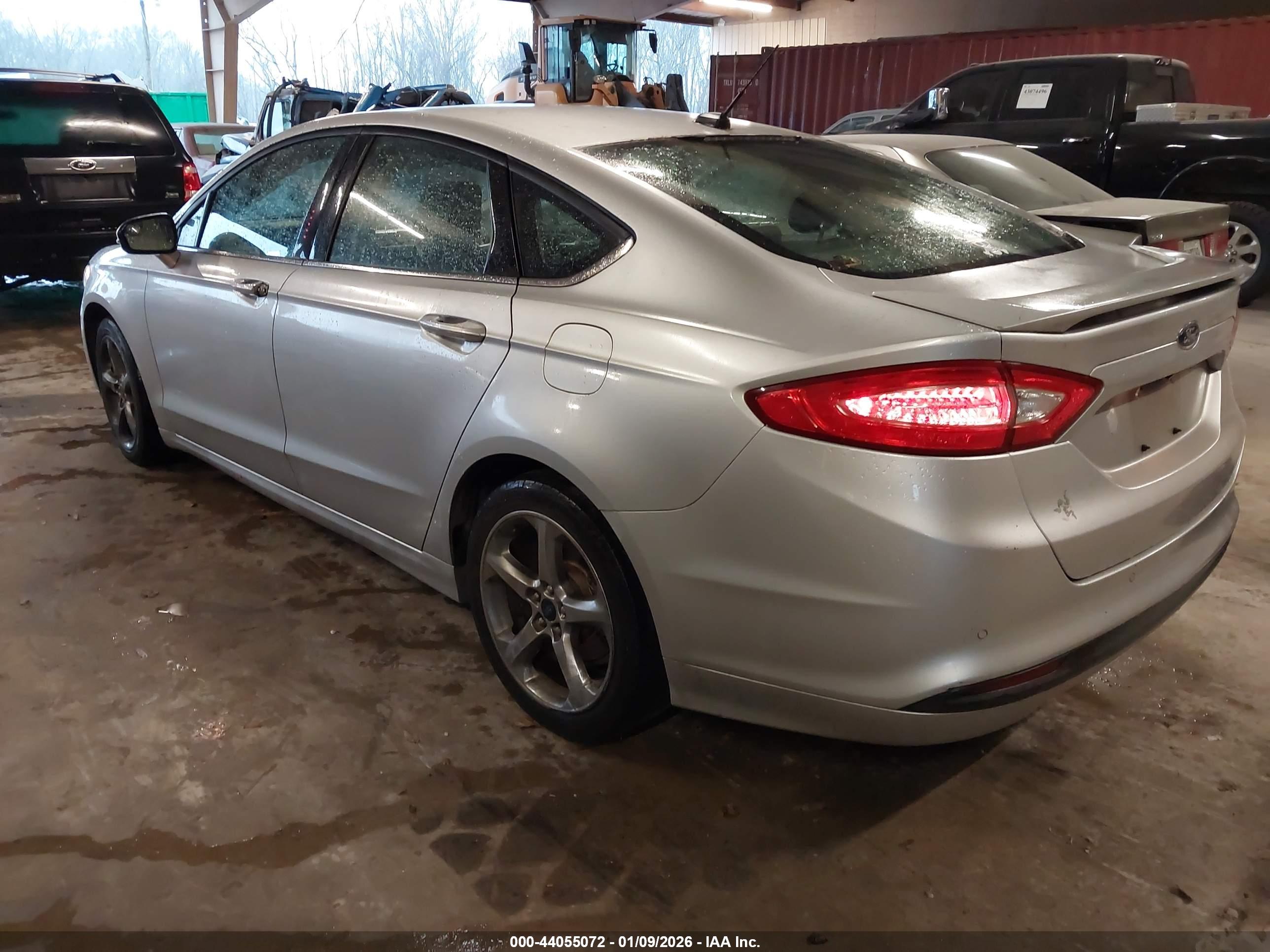 FORD FUSION image 3