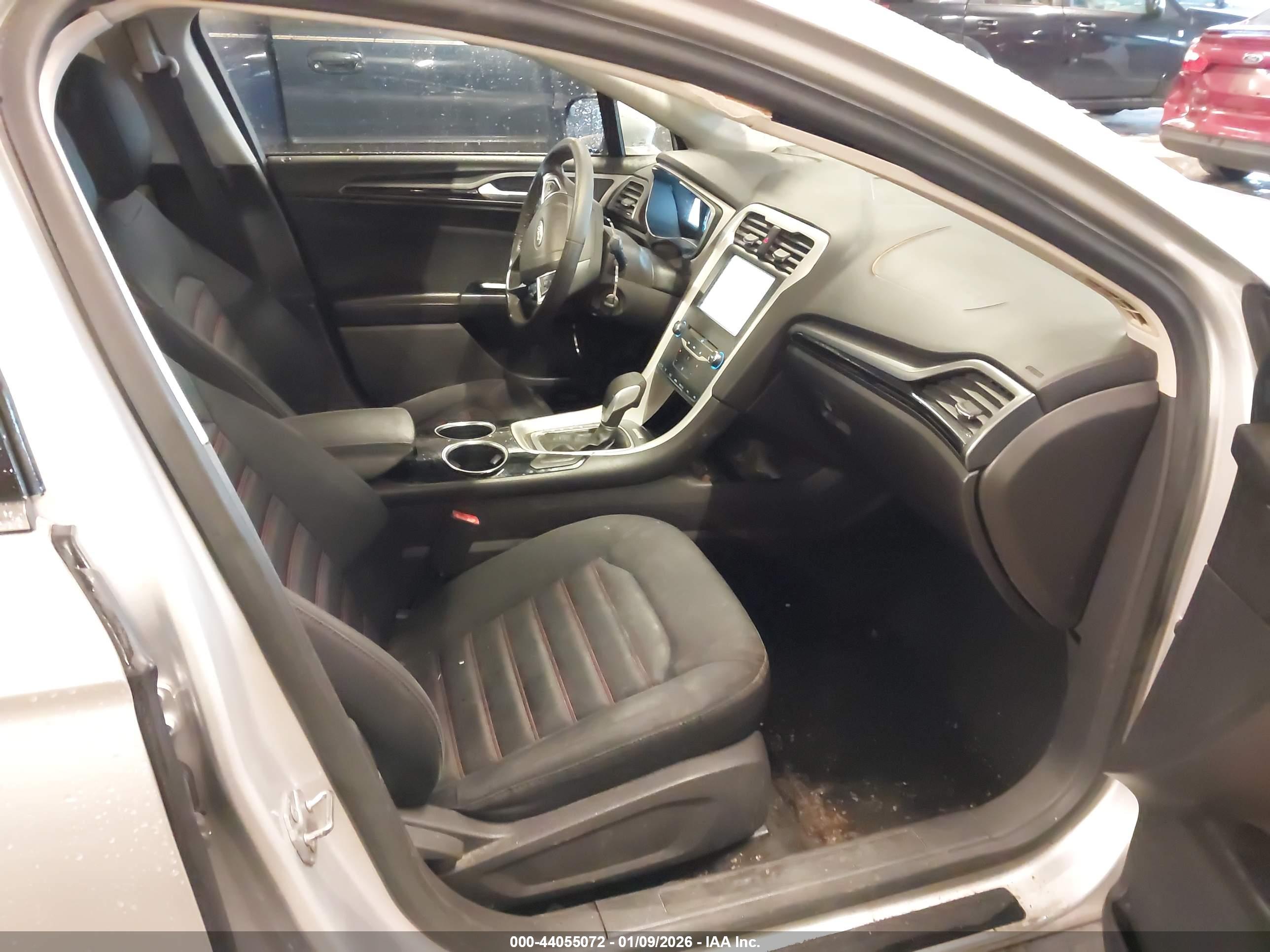 FORD FUSION image 5