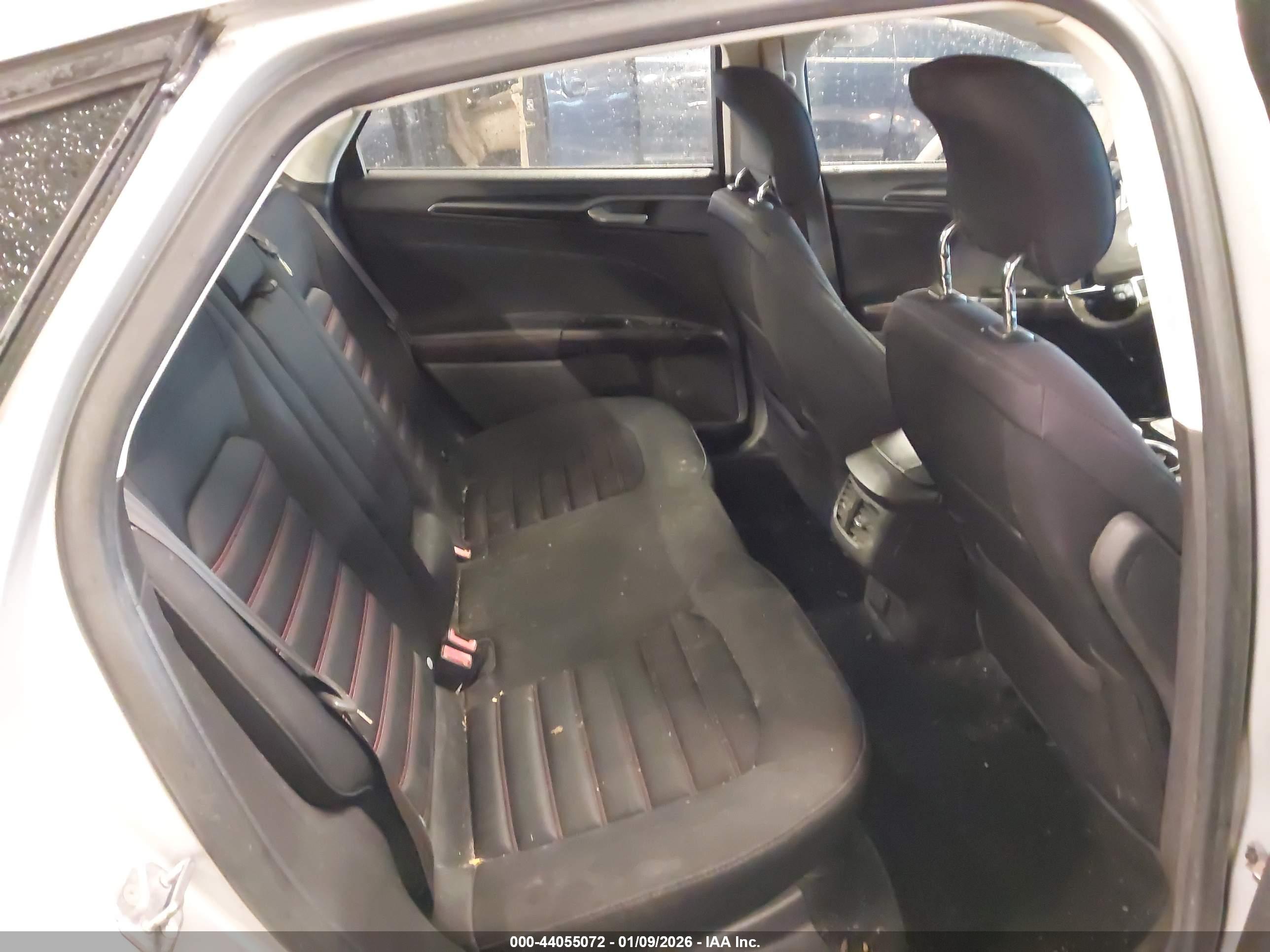 FORD FUSION image 8