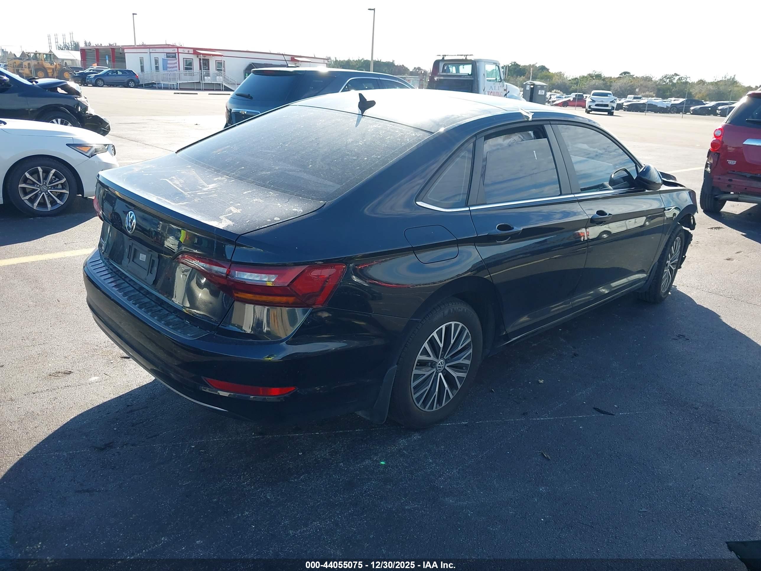 VOLKSWAGEN JETTA image 4