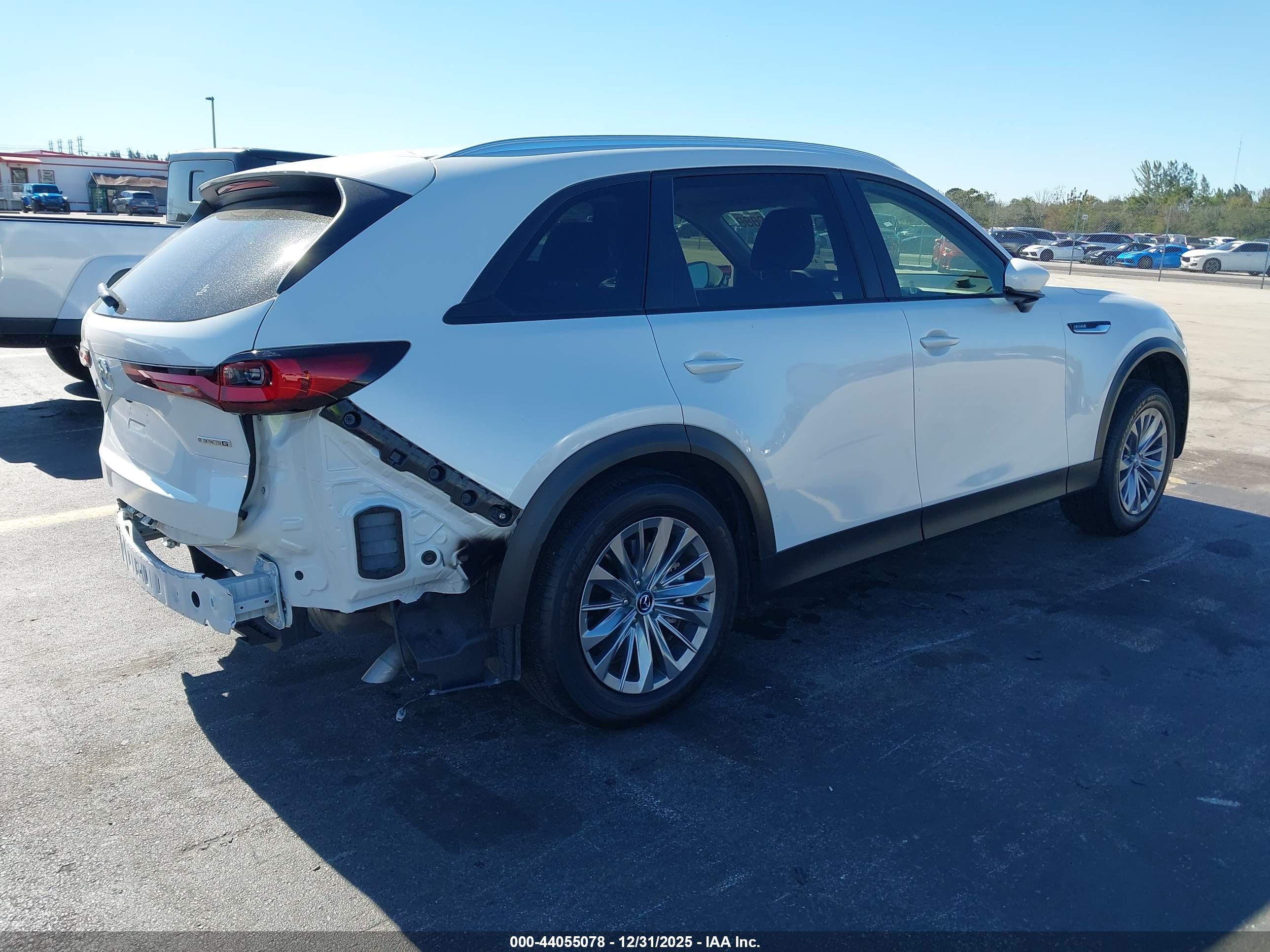 MAZDA CX-90 image 4