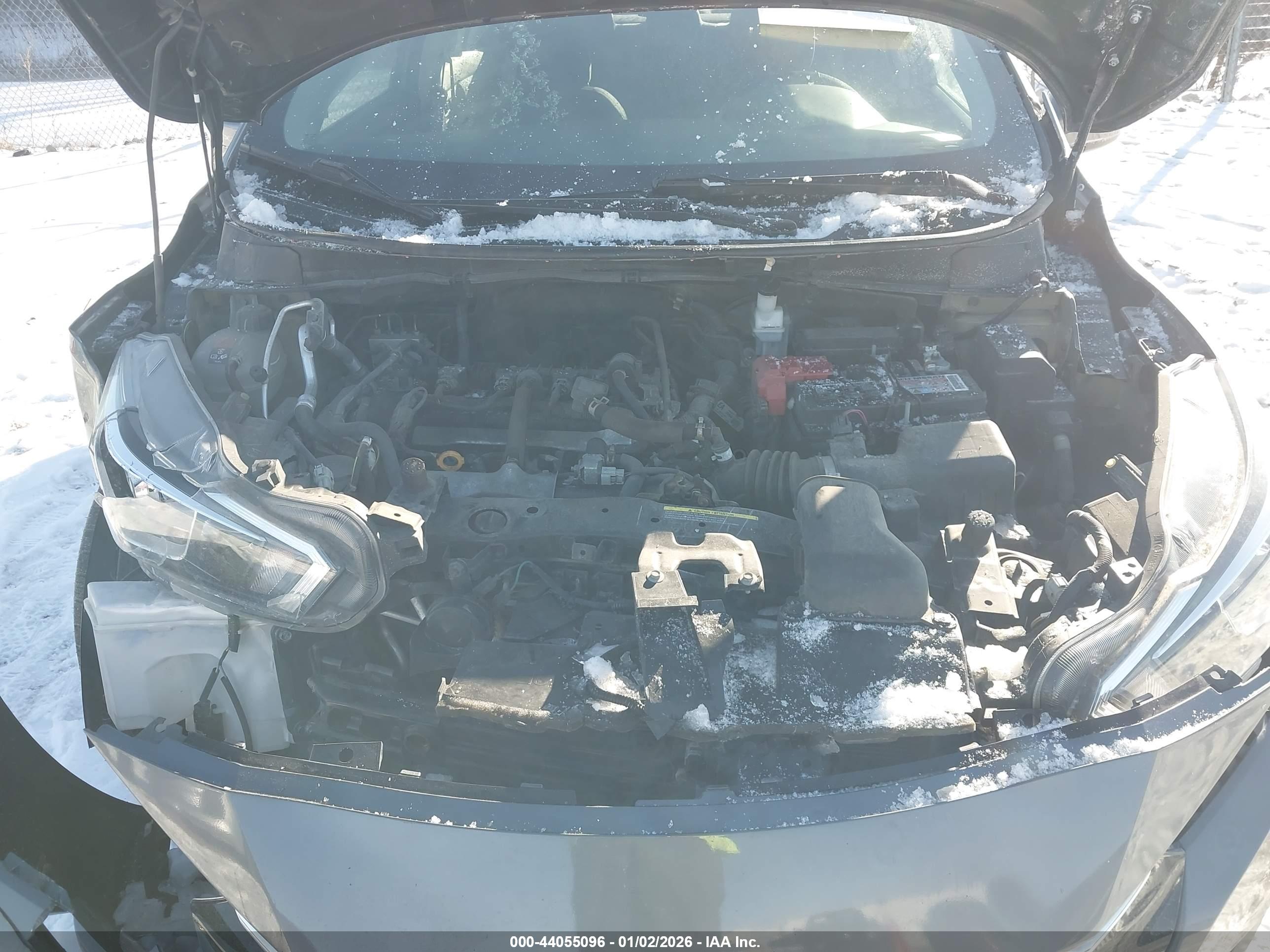 NISSAN VERSA image 10