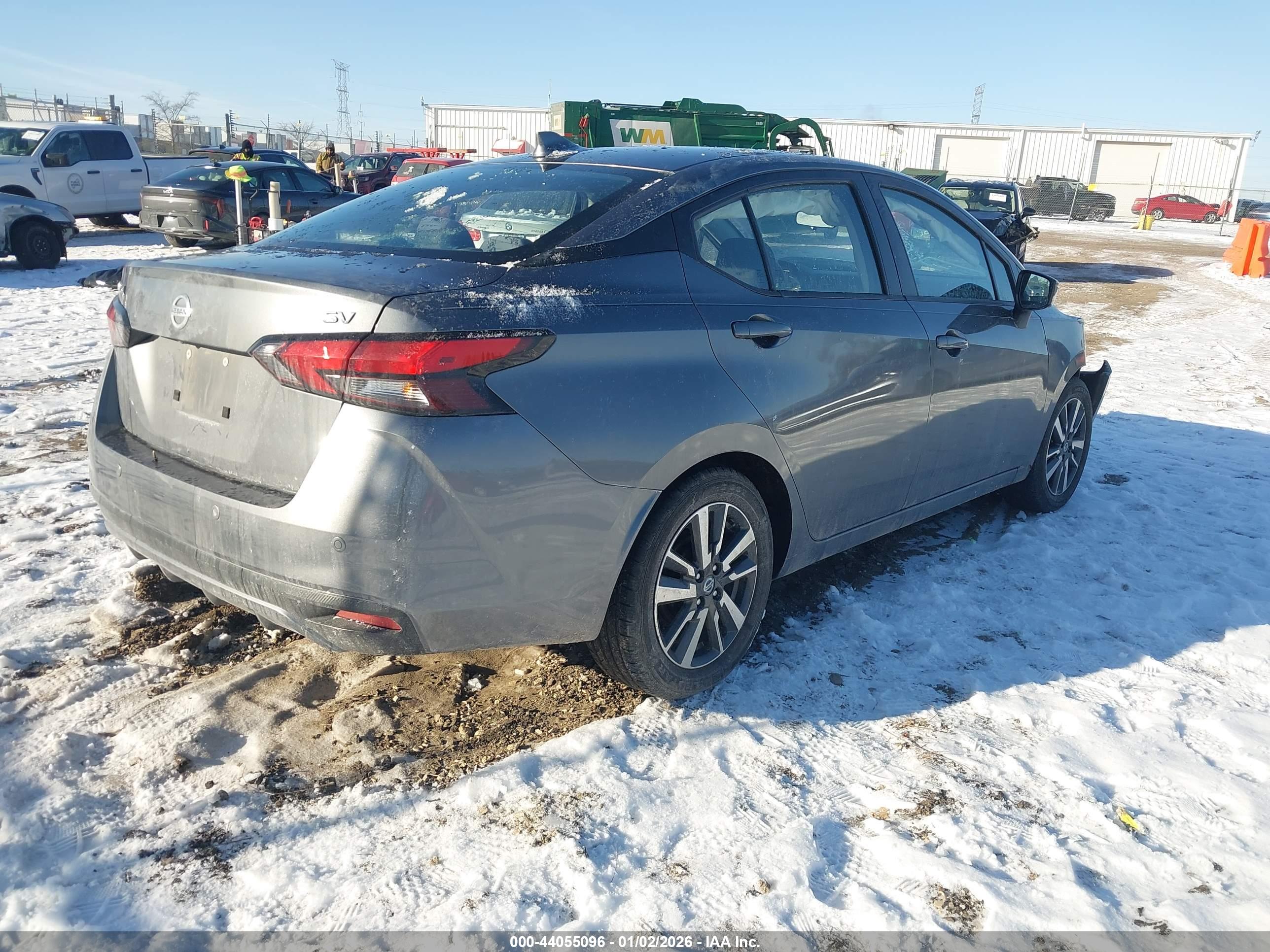 NISSAN VERSA image 4