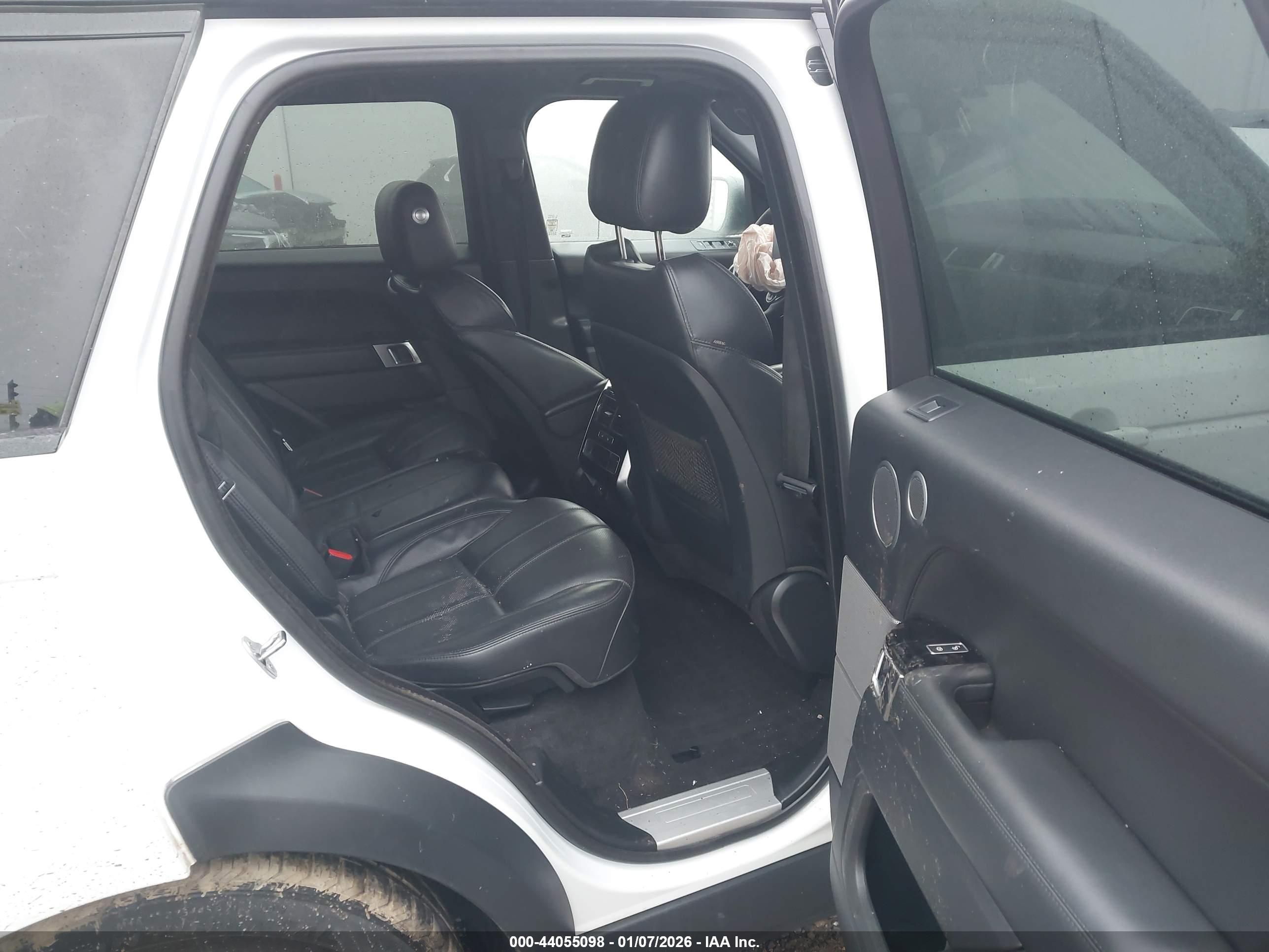 LAND ROVER image 8