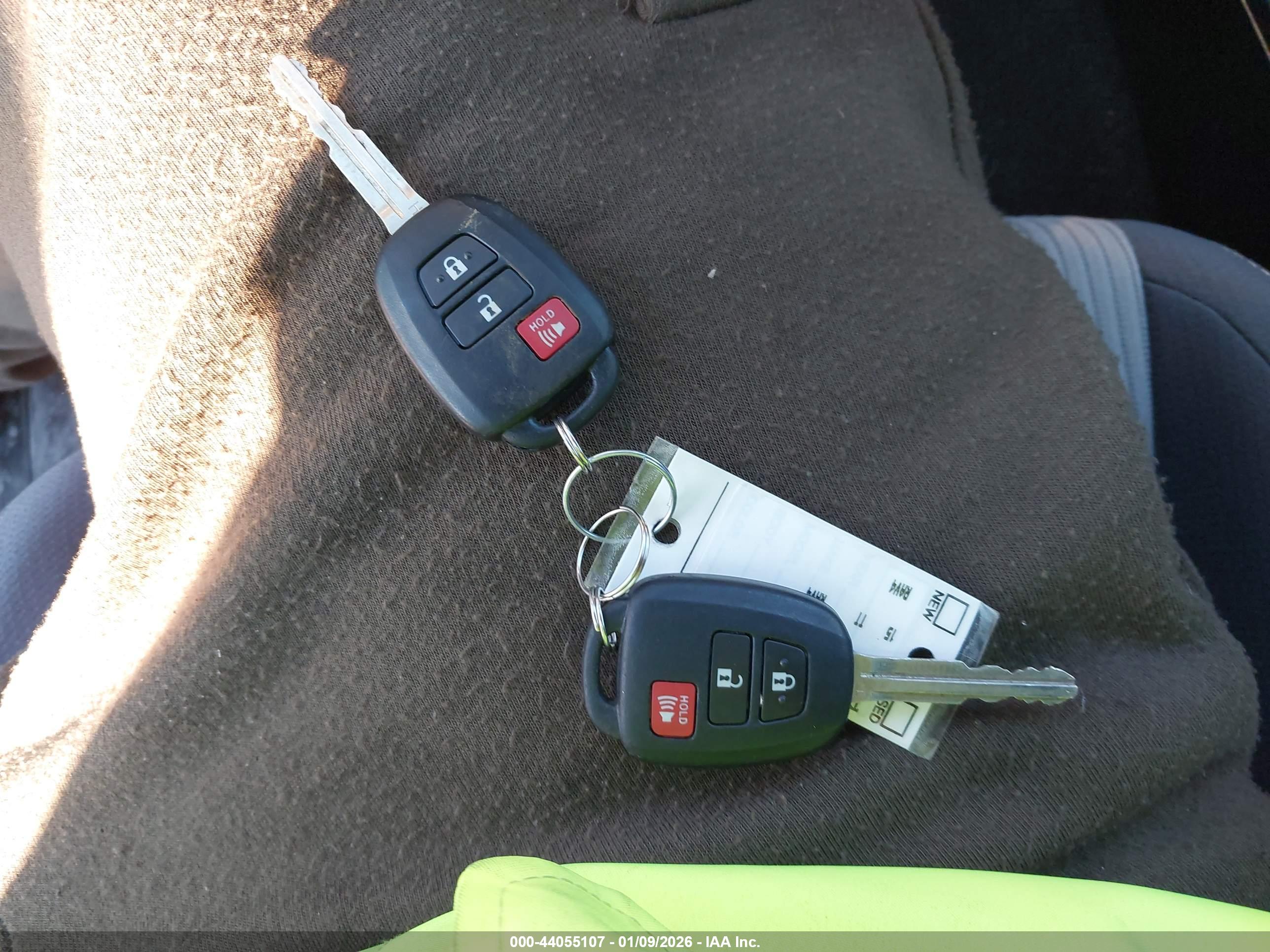 TOYOTA RAV4 image 11