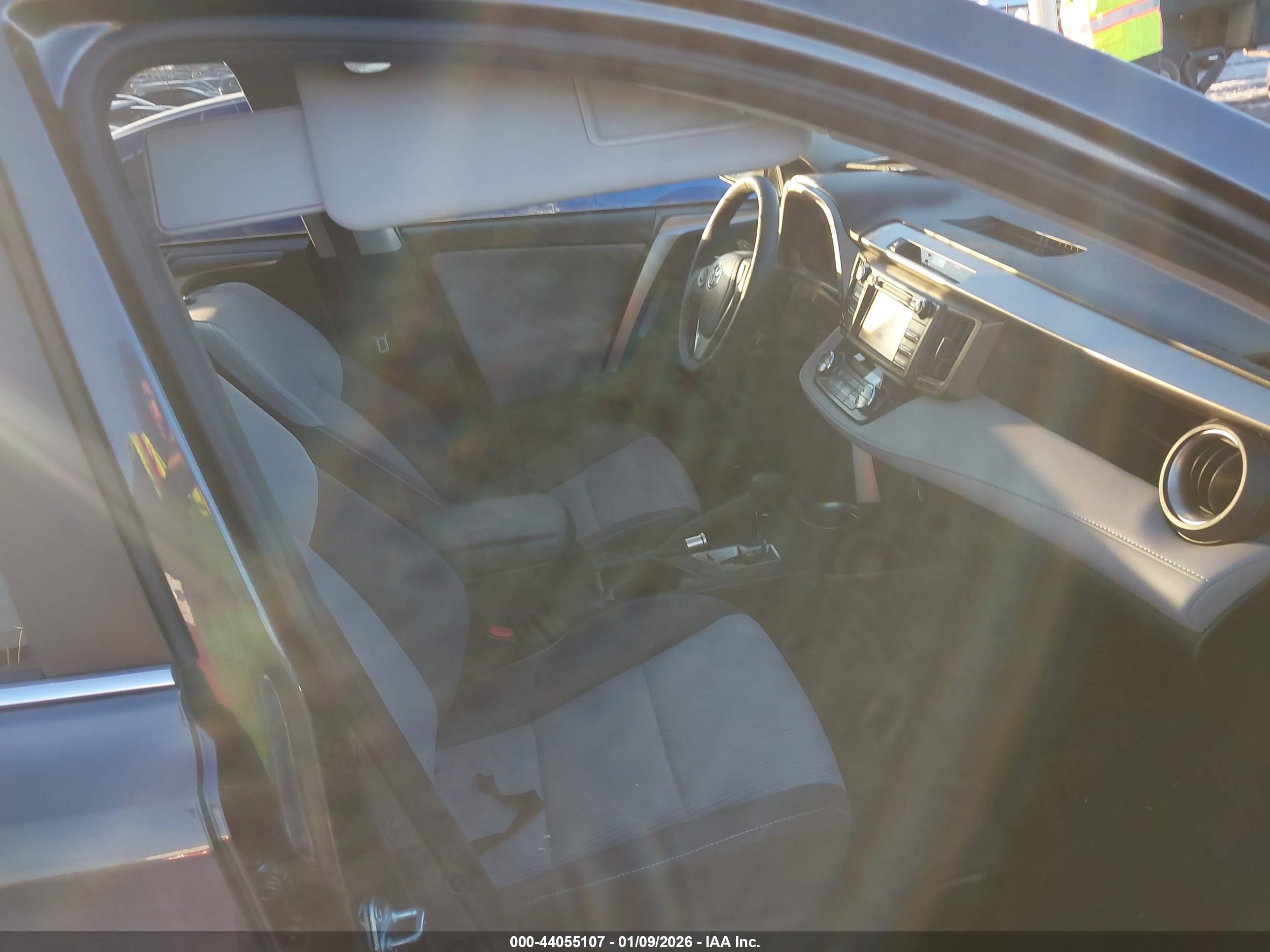TOYOTA RAV4 image 5