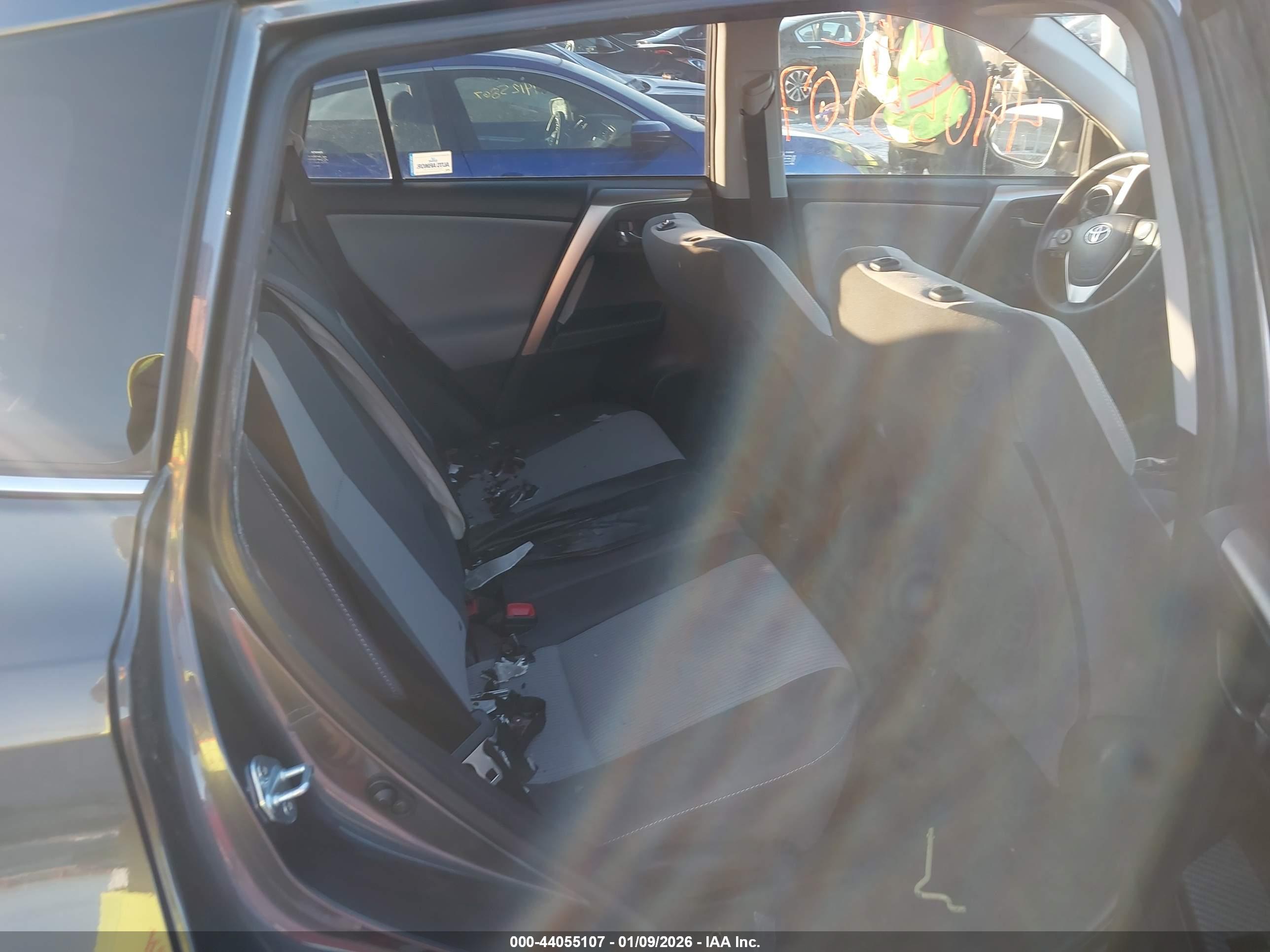 TOYOTA RAV4 image 8