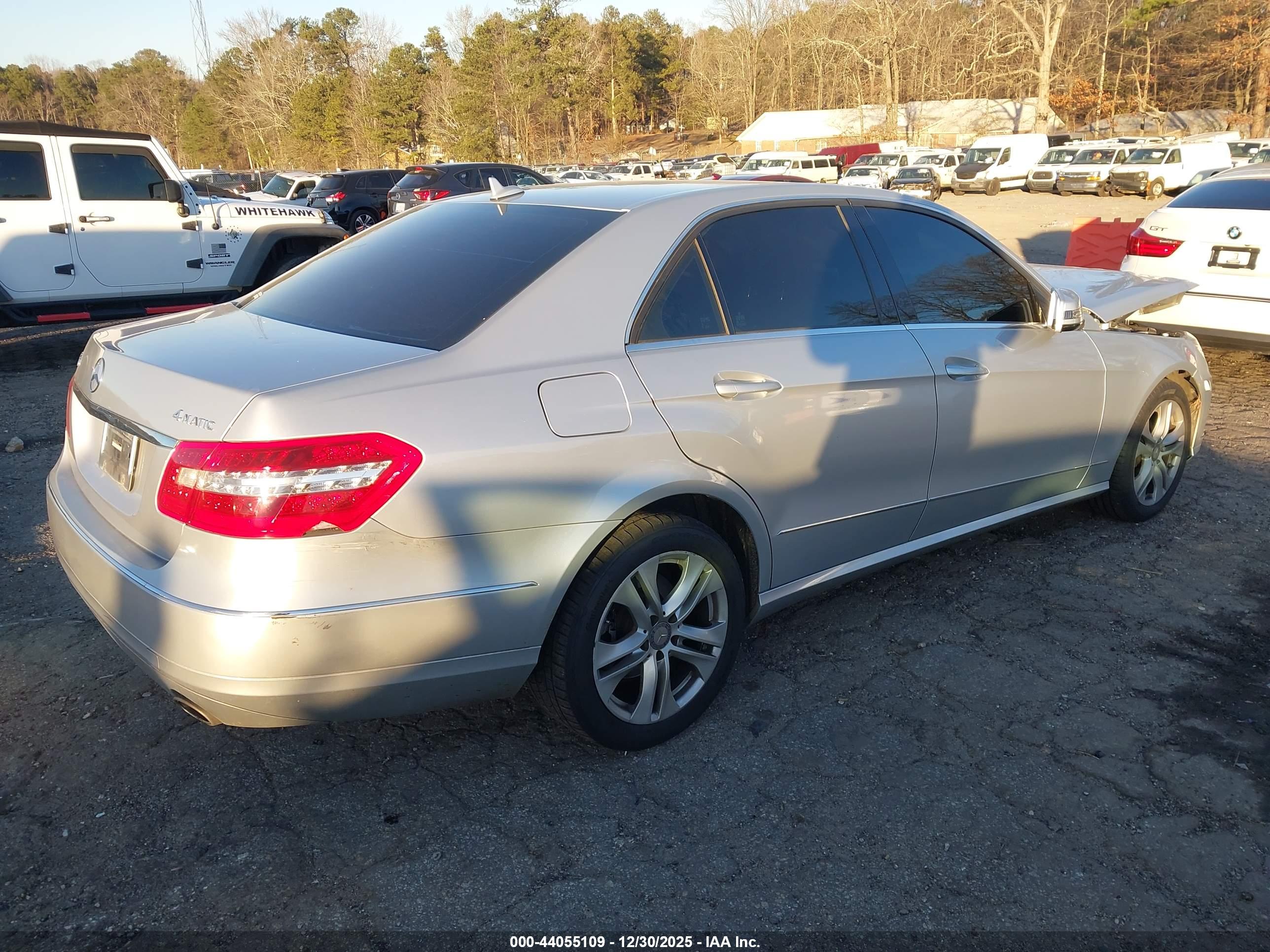 MERCEDES-BENZ E image 4