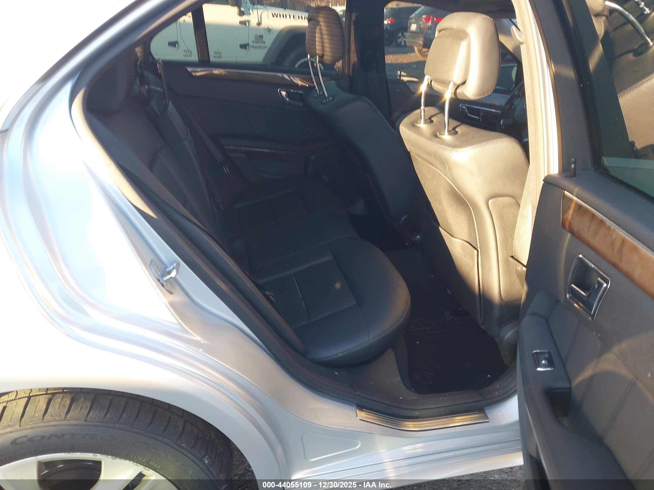 MERCEDES-BENZ E image 8
