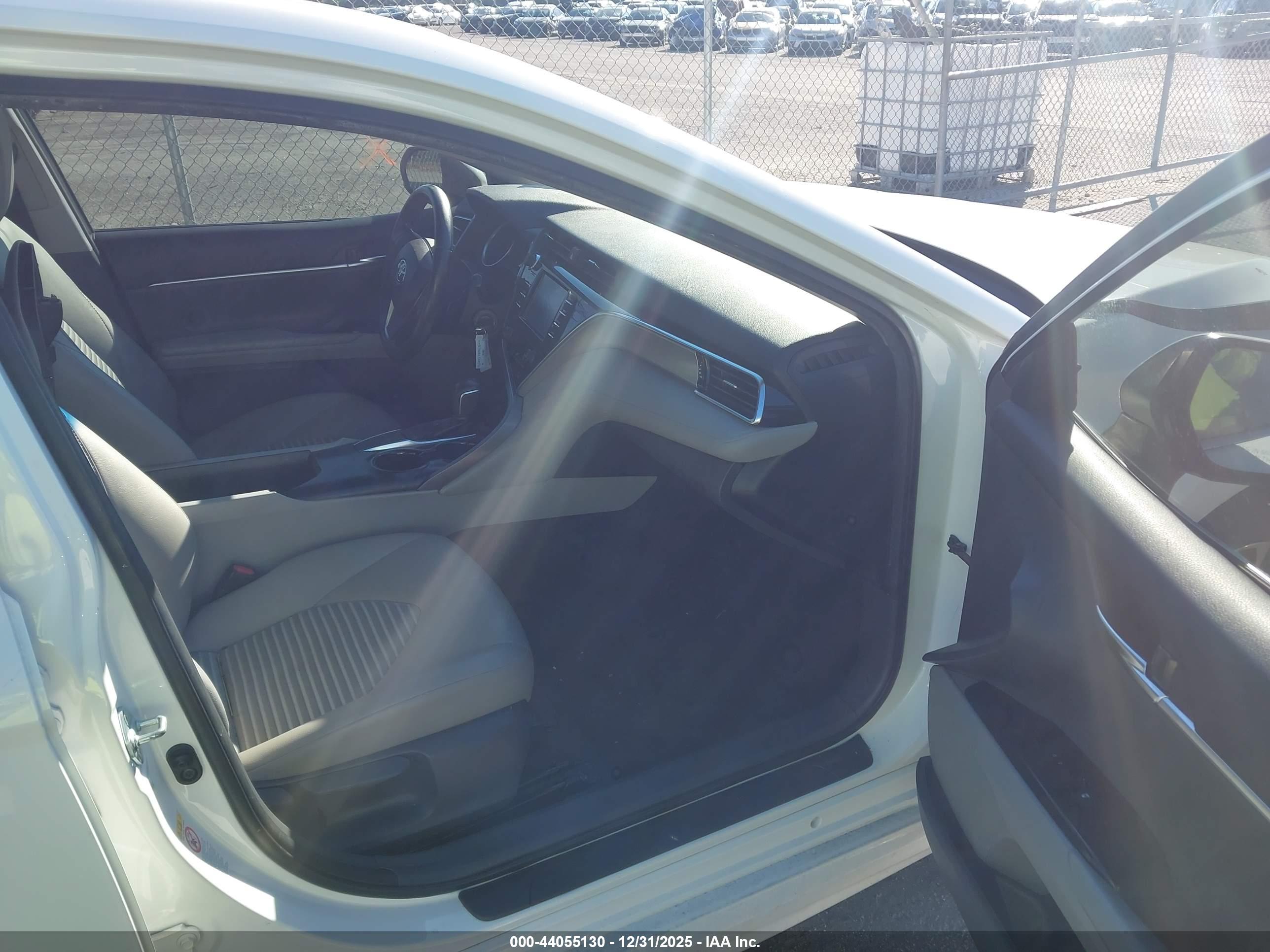 TOYOTA CAMRY image 5