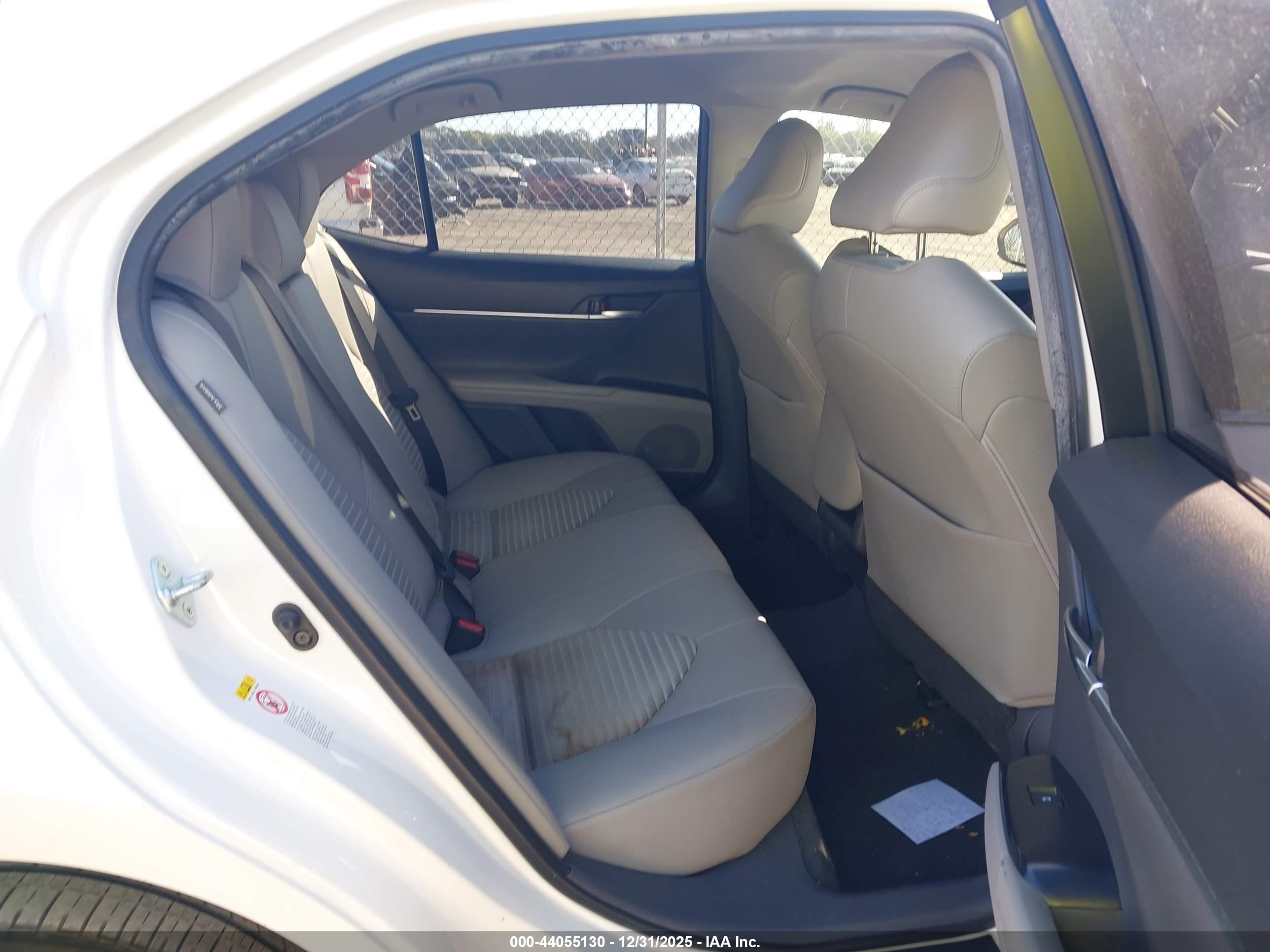TOYOTA CAMRY image 8