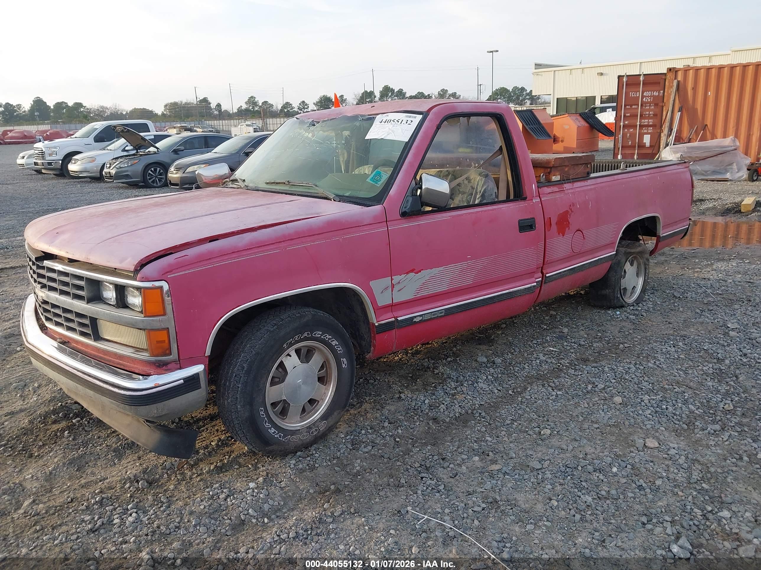 CHEVROLET GMT-400 image 2
