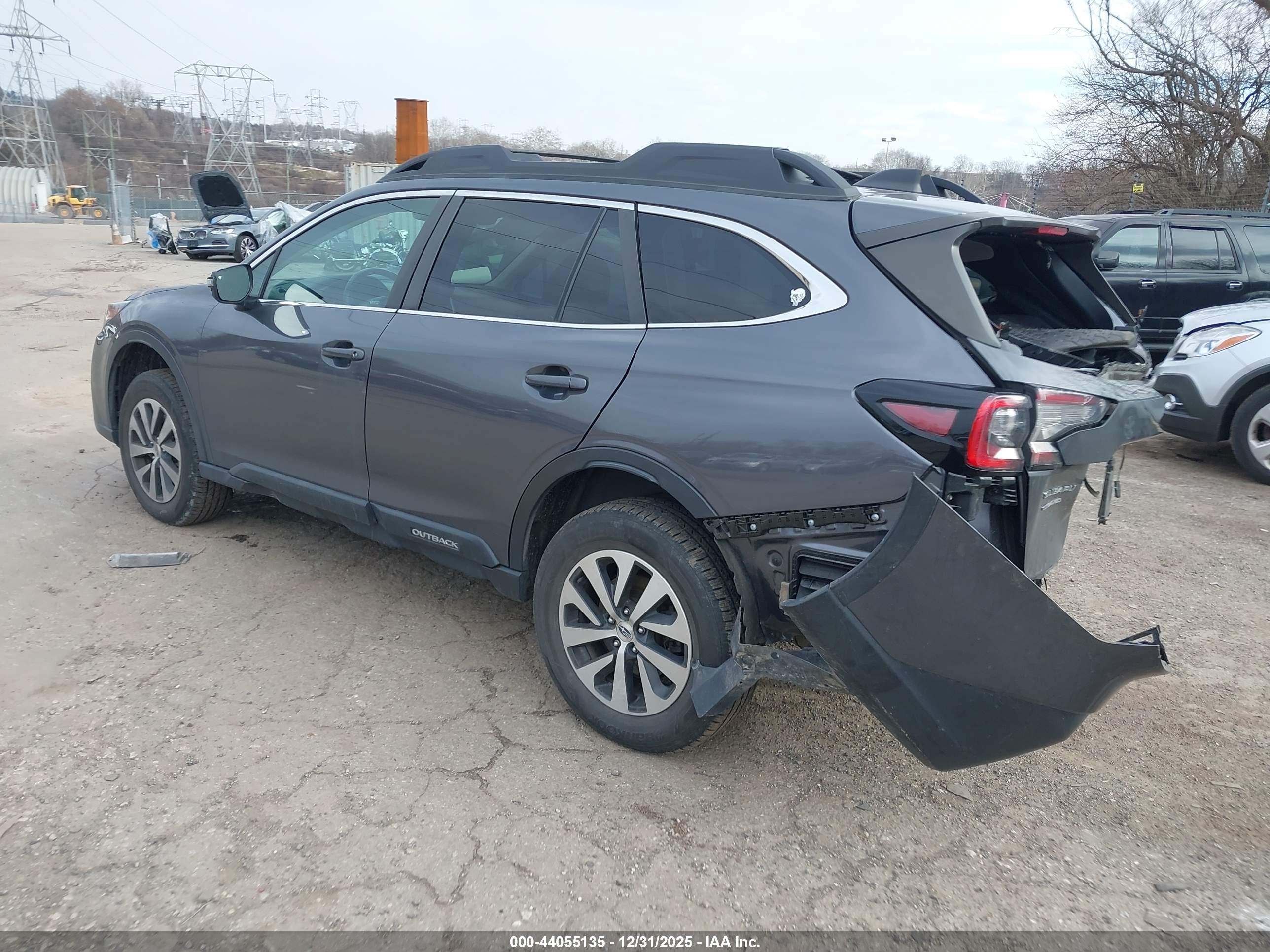 SUBARU OUTBACK image 3