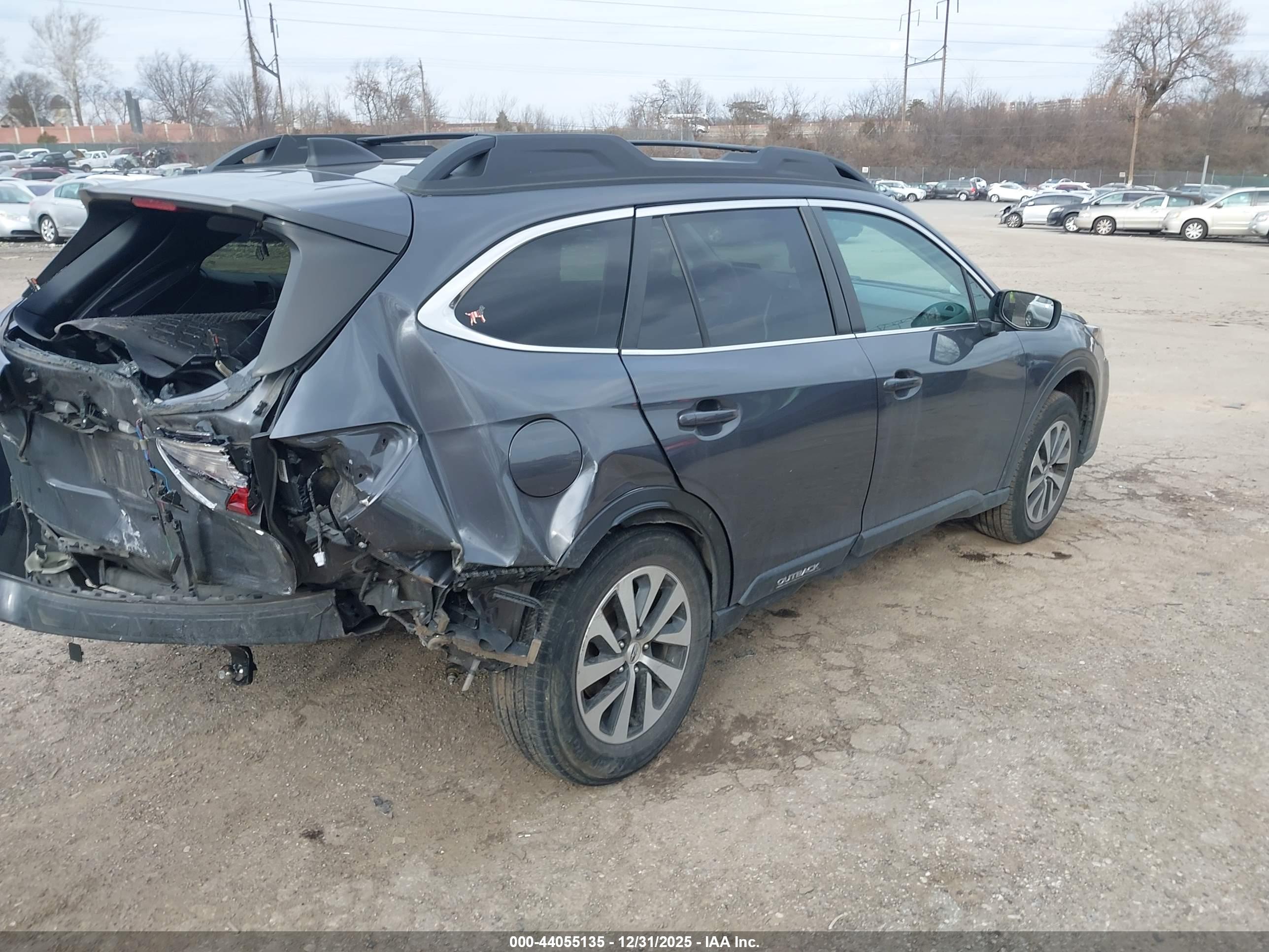 SUBARU OUTBACK image 4