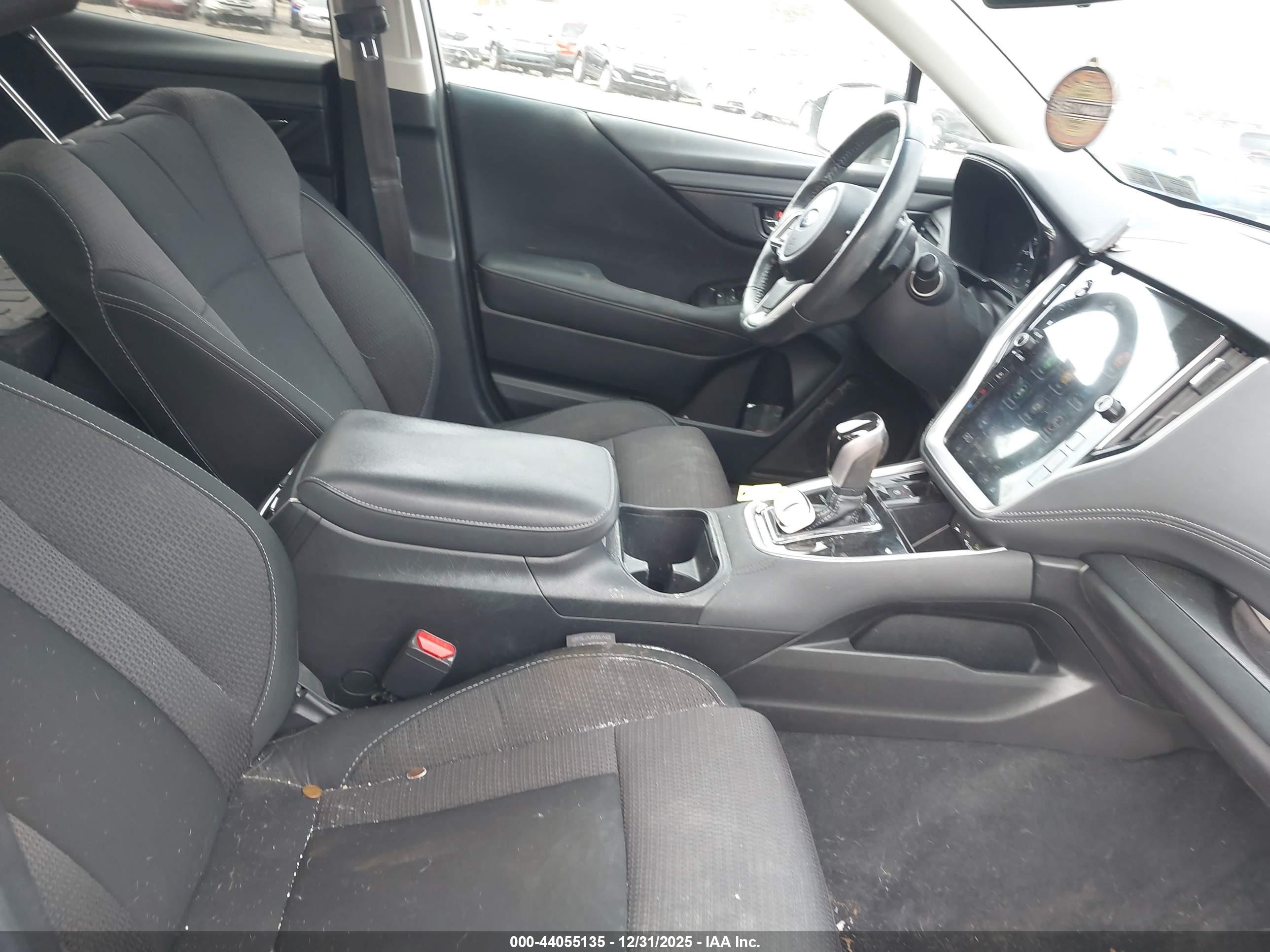 SUBARU OUTBACK image 5