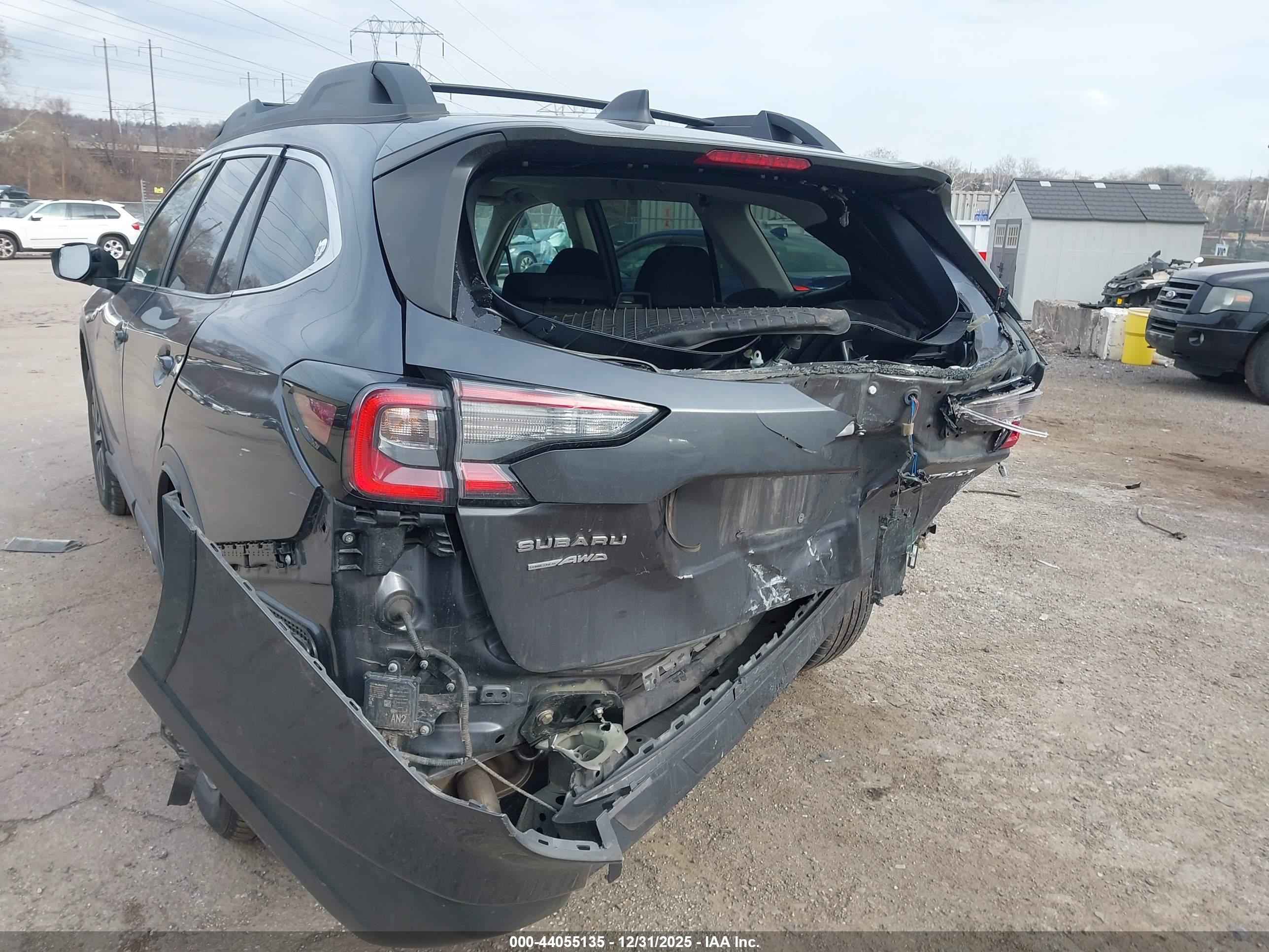 SUBARU OUTBACK image 6
