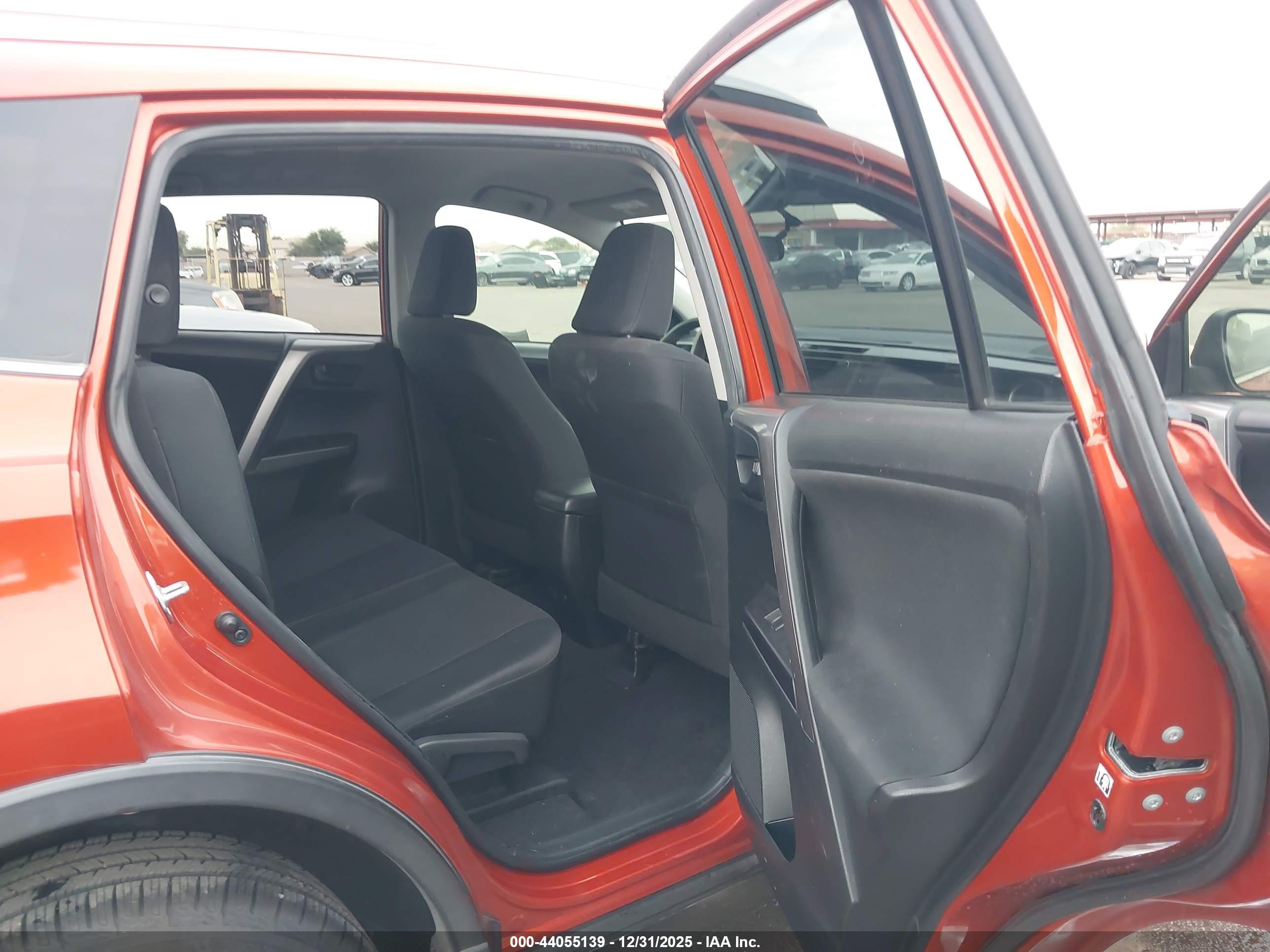 TOYOTA RAV4 image 8