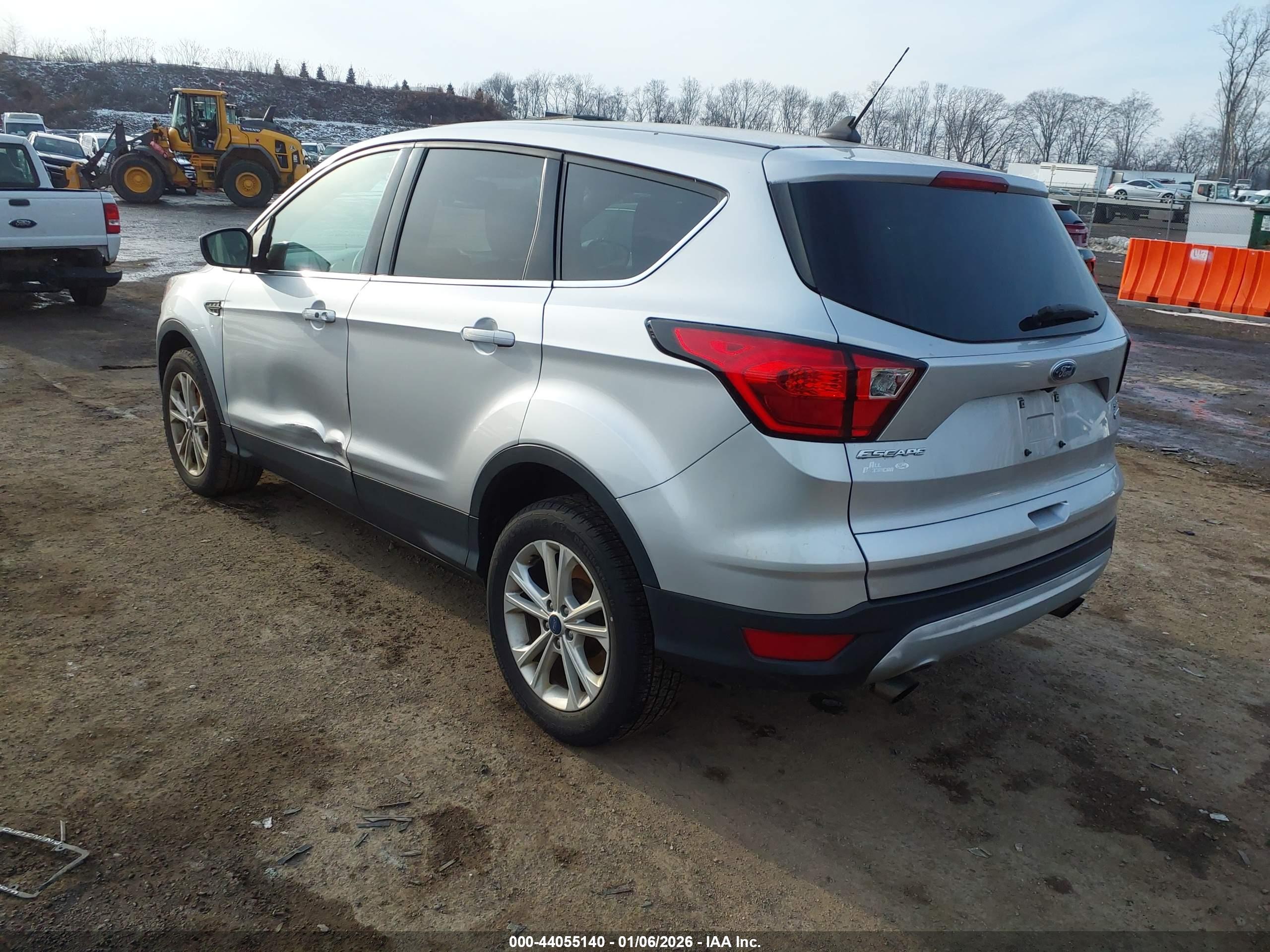 FORD ESCAPE image 3
