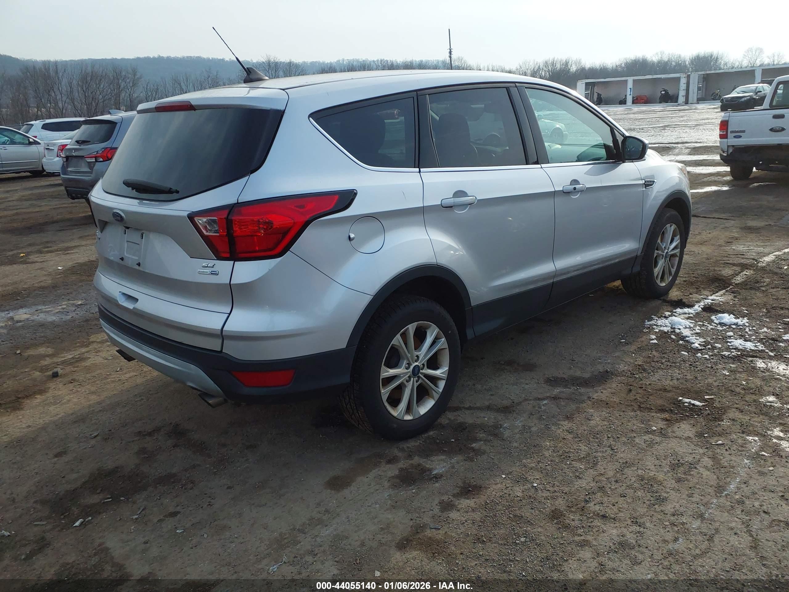 FORD ESCAPE image 4