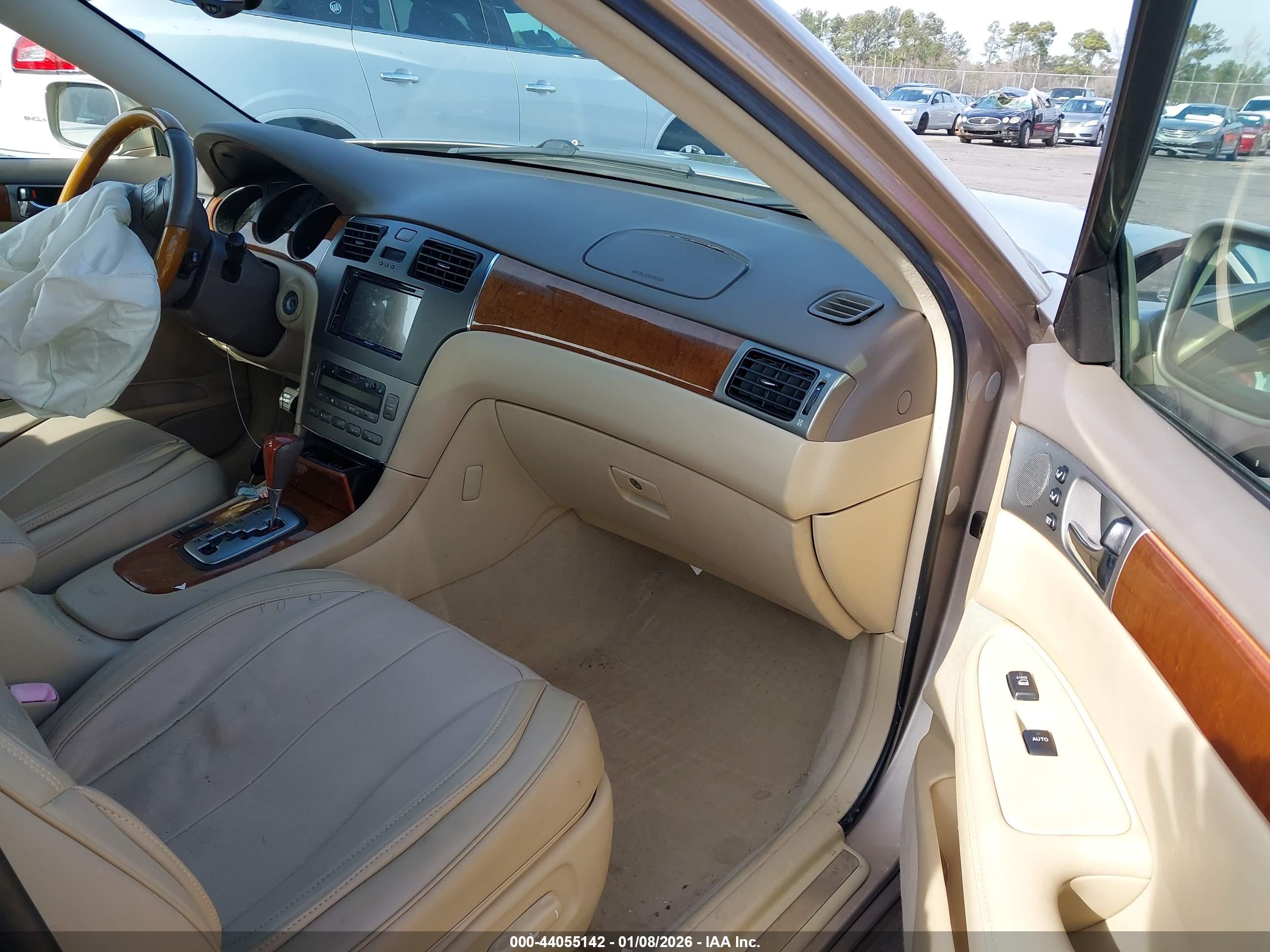 LEXUS ES image 5