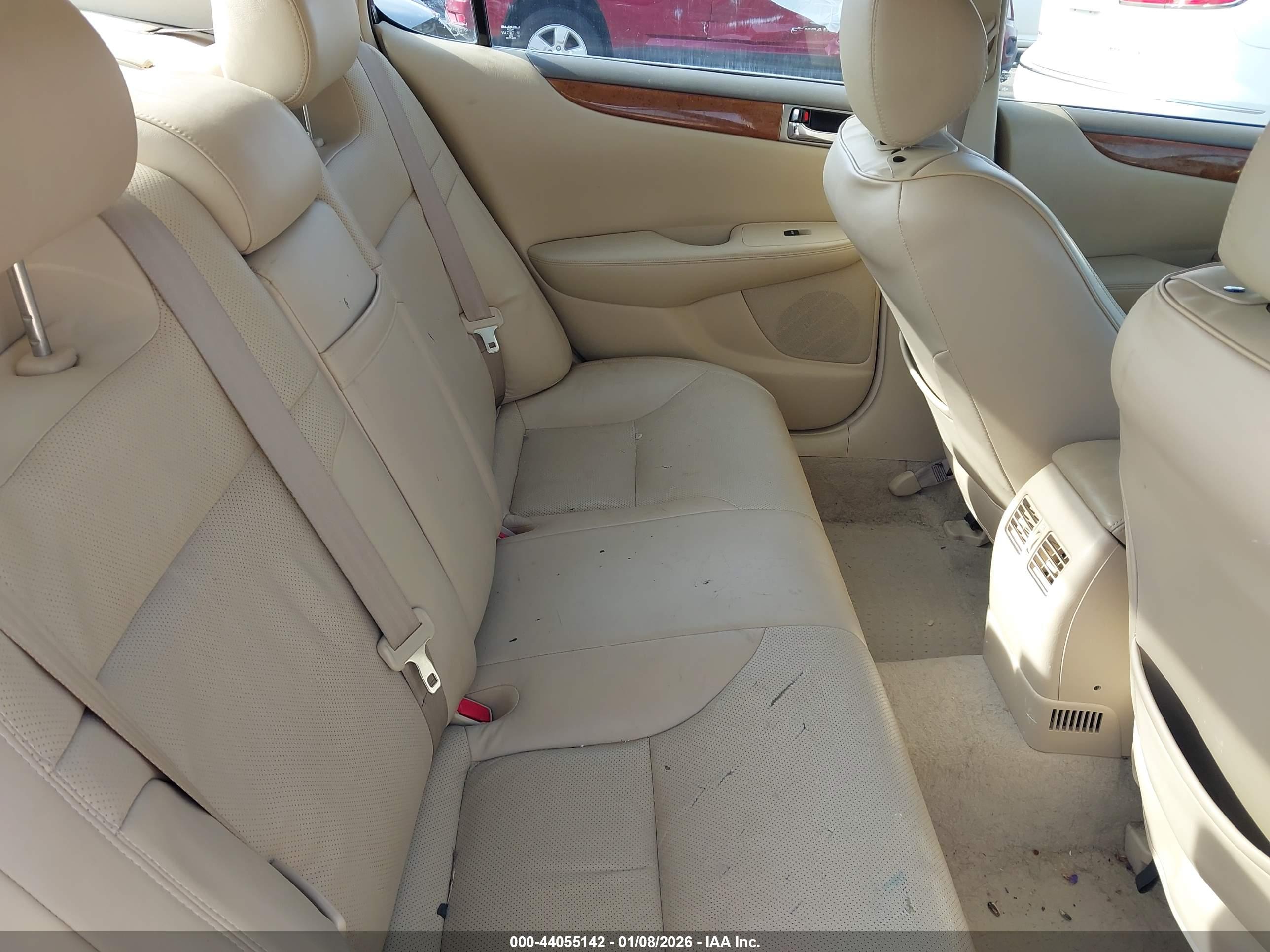 LEXUS ES image 8