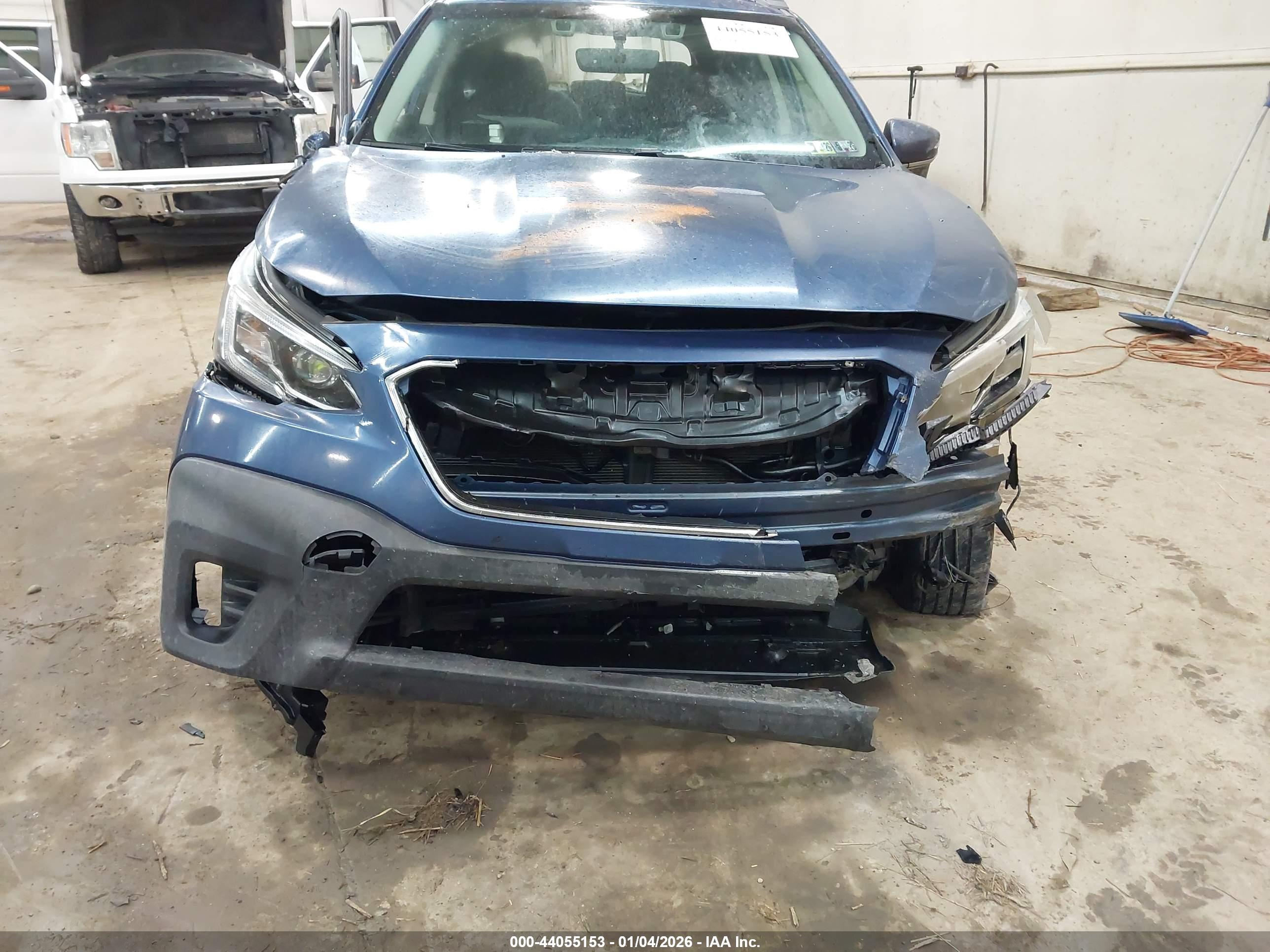 SUBARU OUTBACK image 6