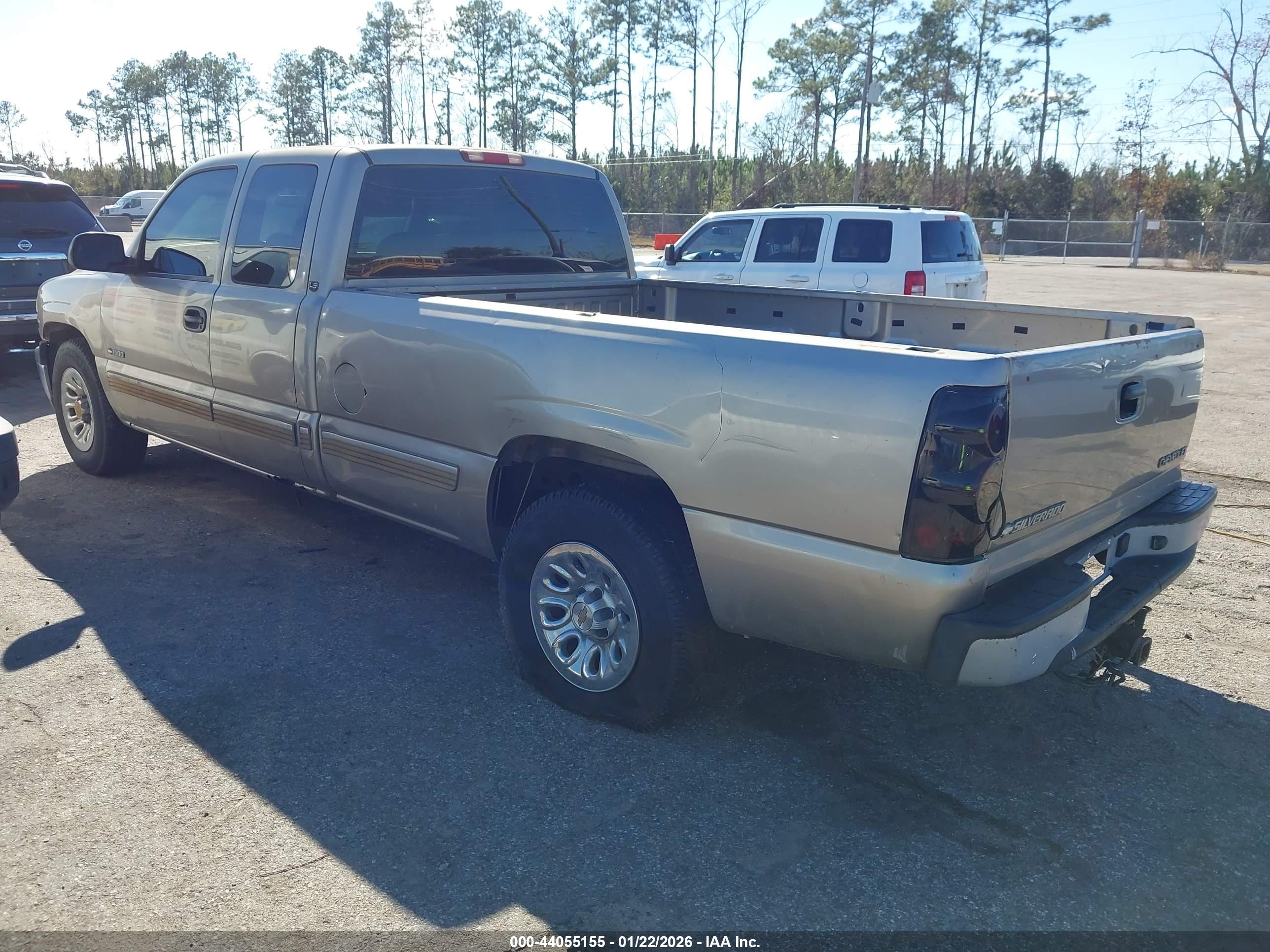 CHEVROLET SILVERADO image 3