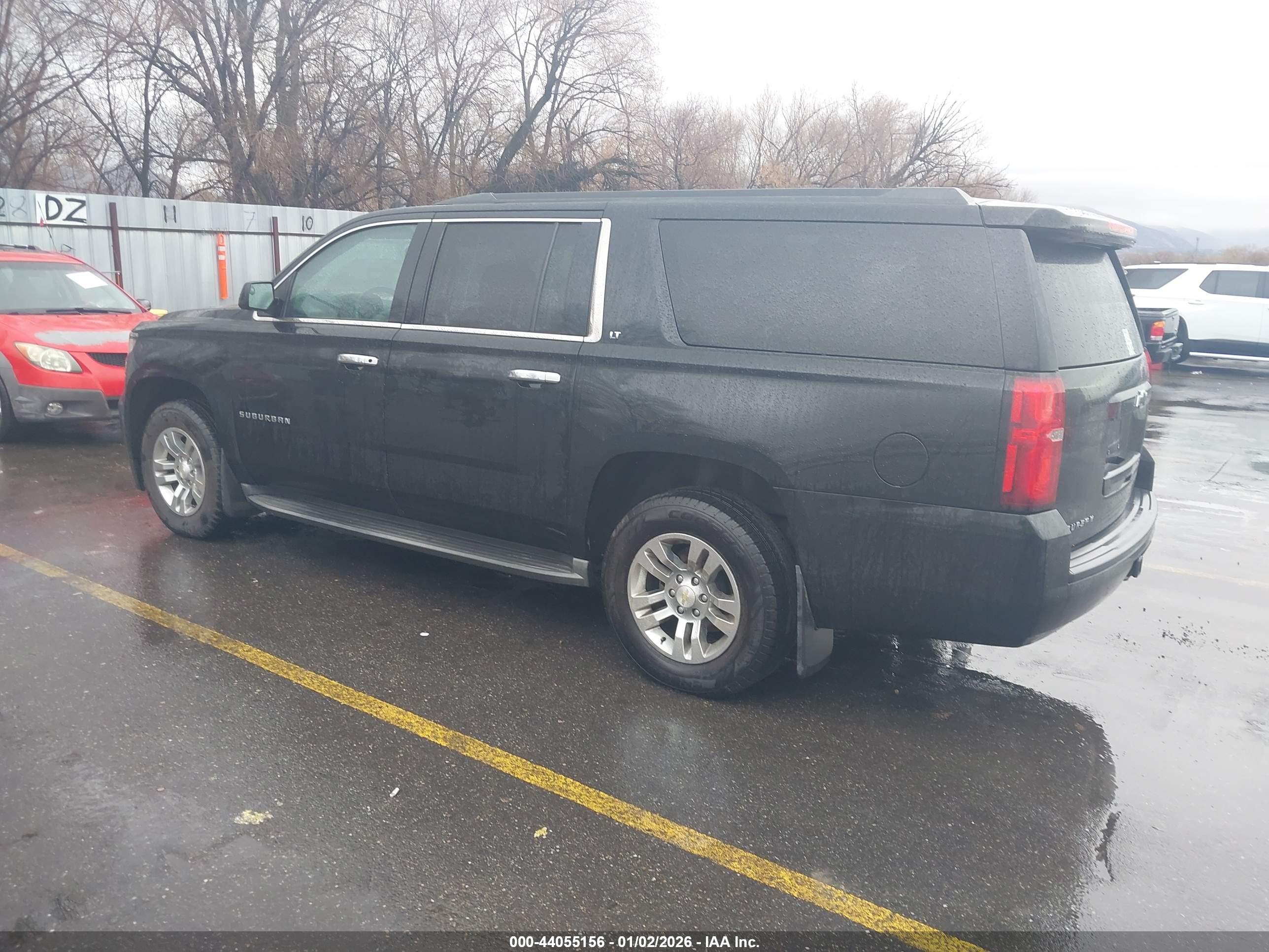 CHEVROLET SUBURBAN image 3