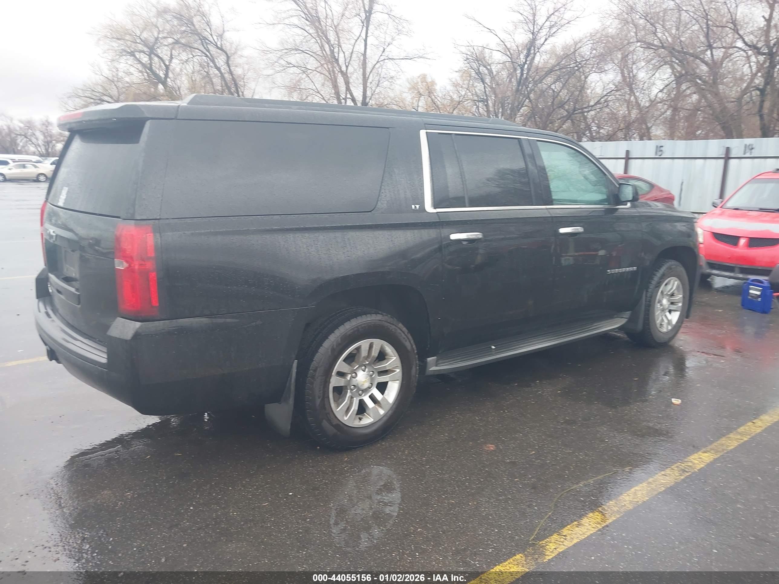 CHEVROLET SUBURBAN image 4