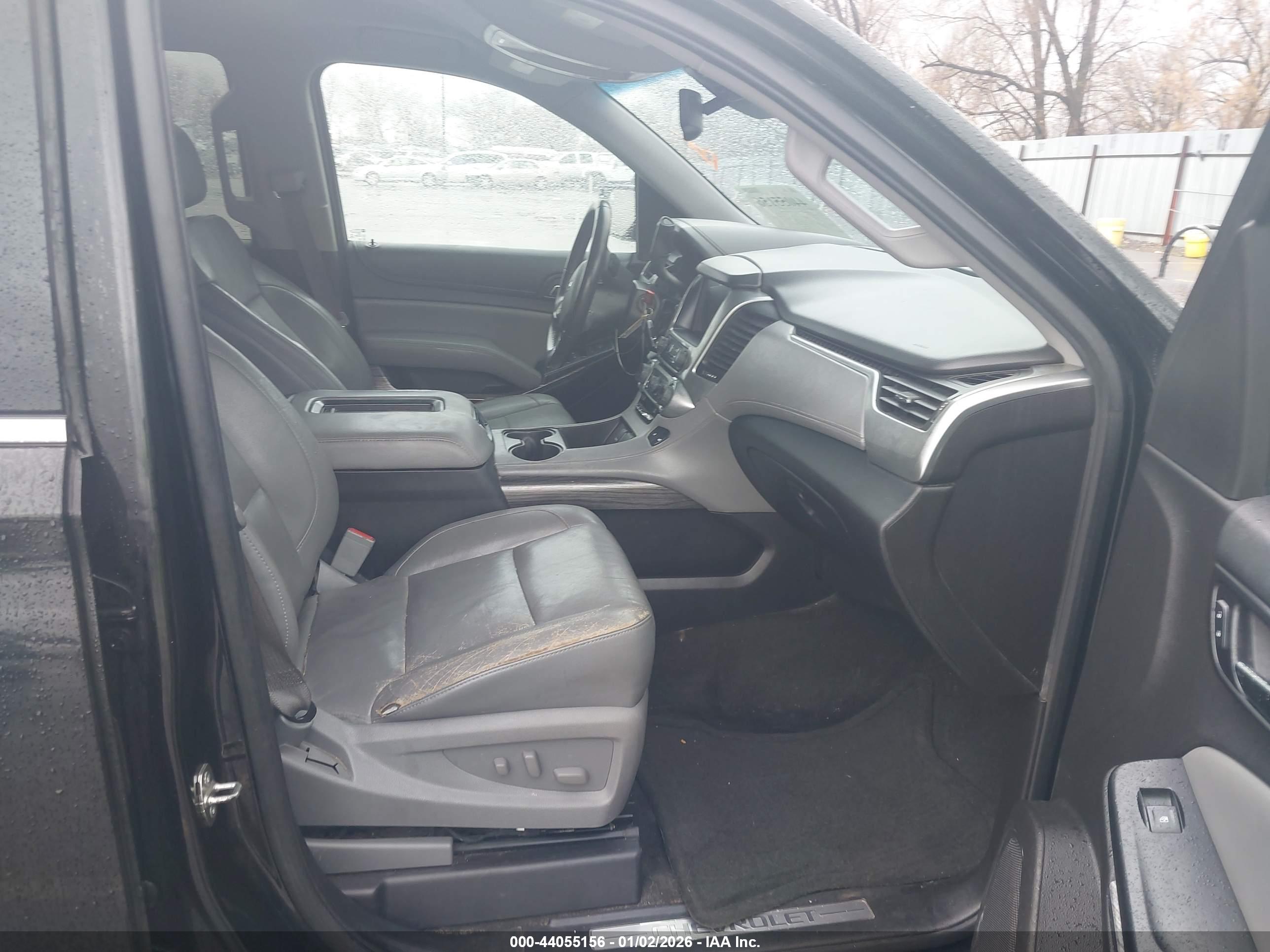 CHEVROLET SUBURBAN image 5
