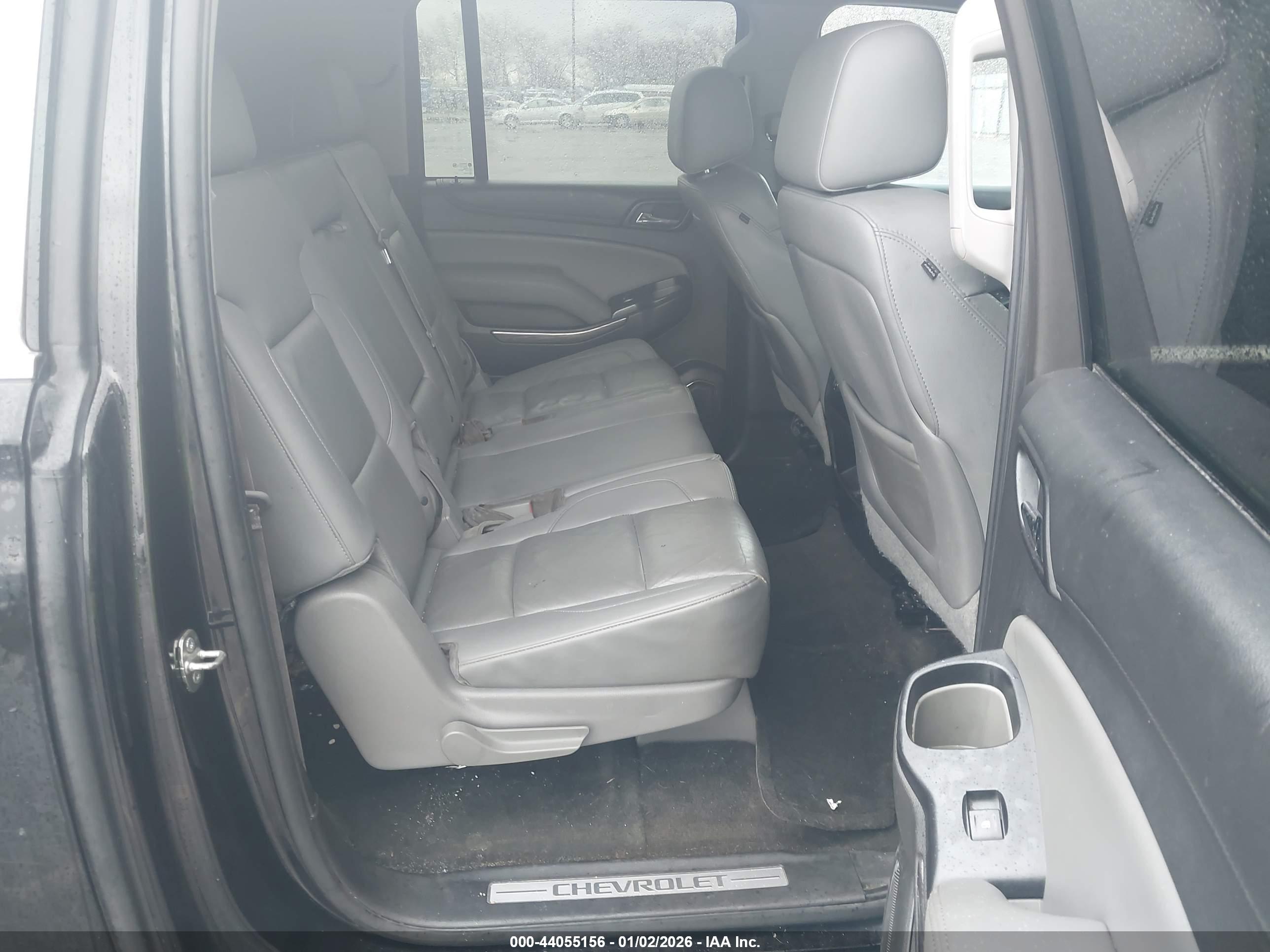 CHEVROLET SUBURBAN image 8