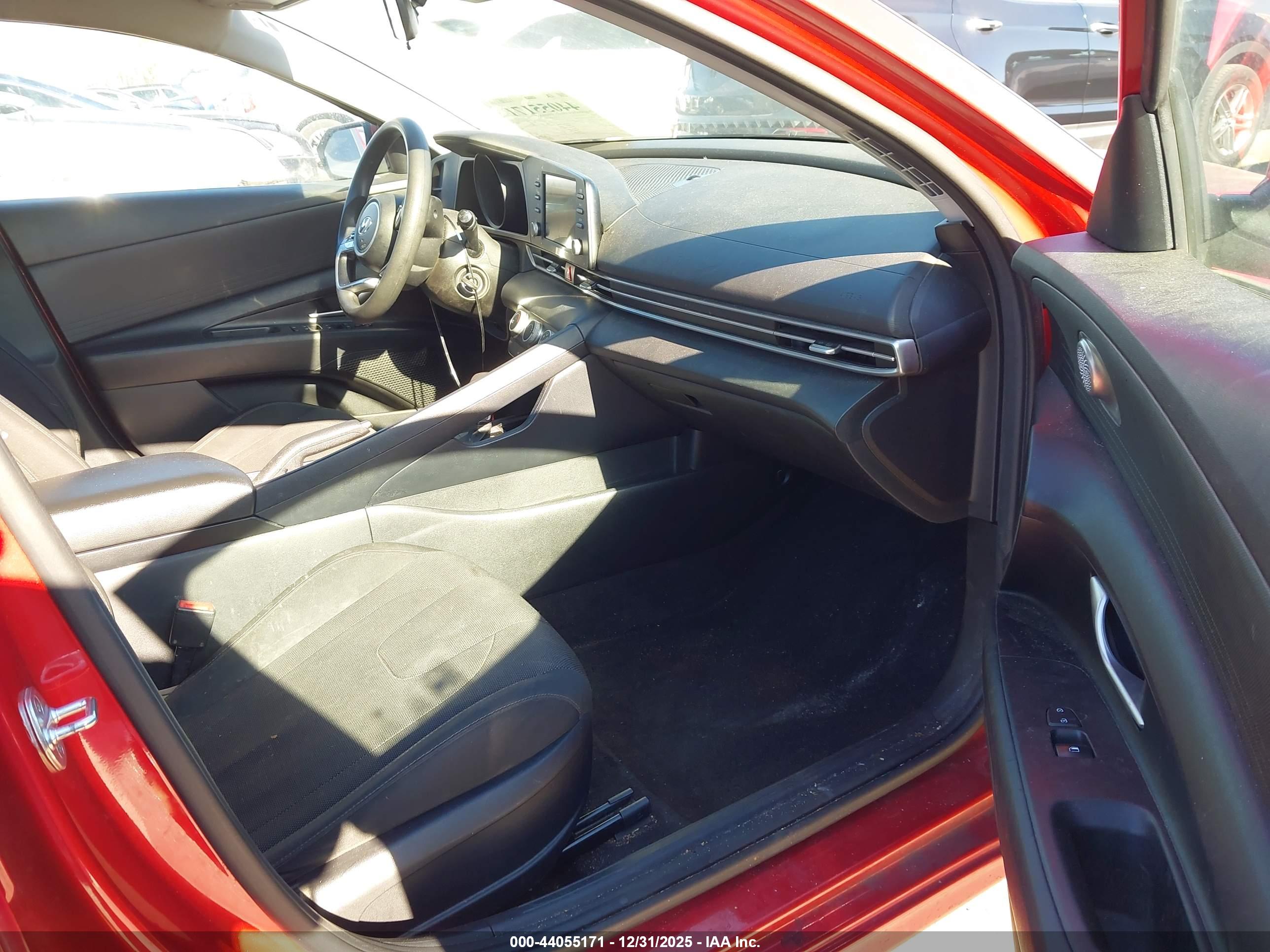 HYUNDAI ELANTRA image 5