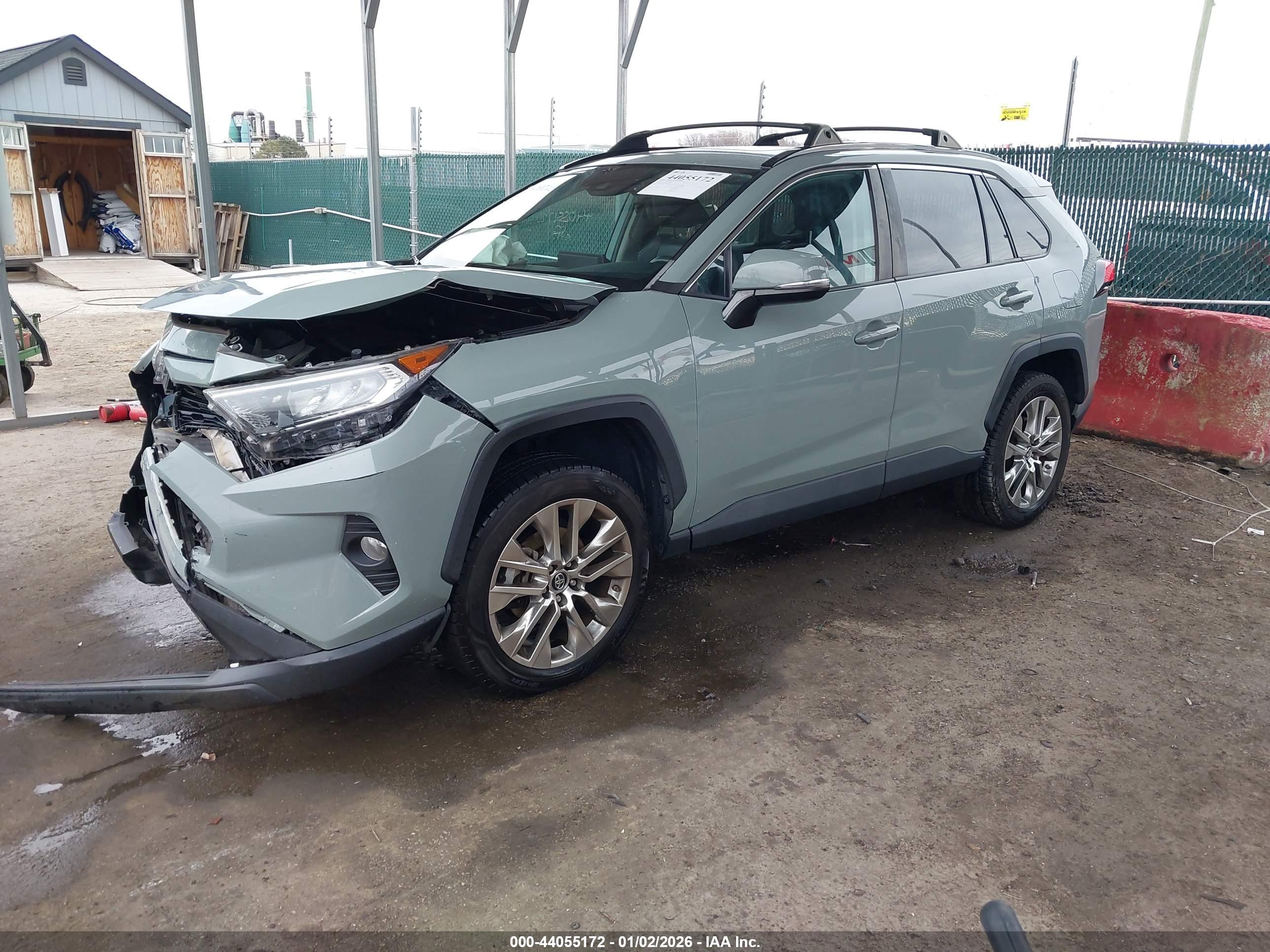 TOYOTA RAV4 image 2
