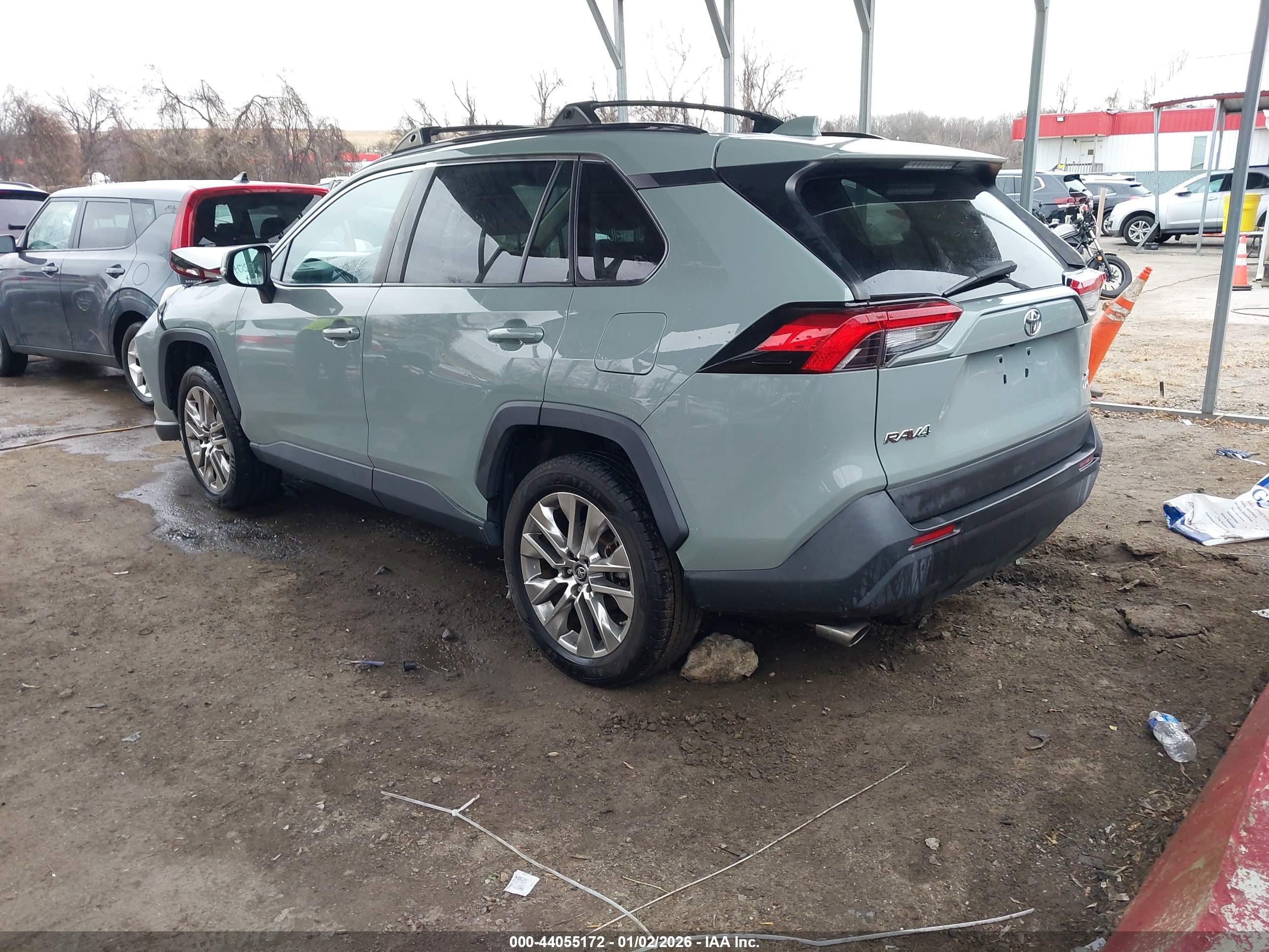TOYOTA RAV4 image 3