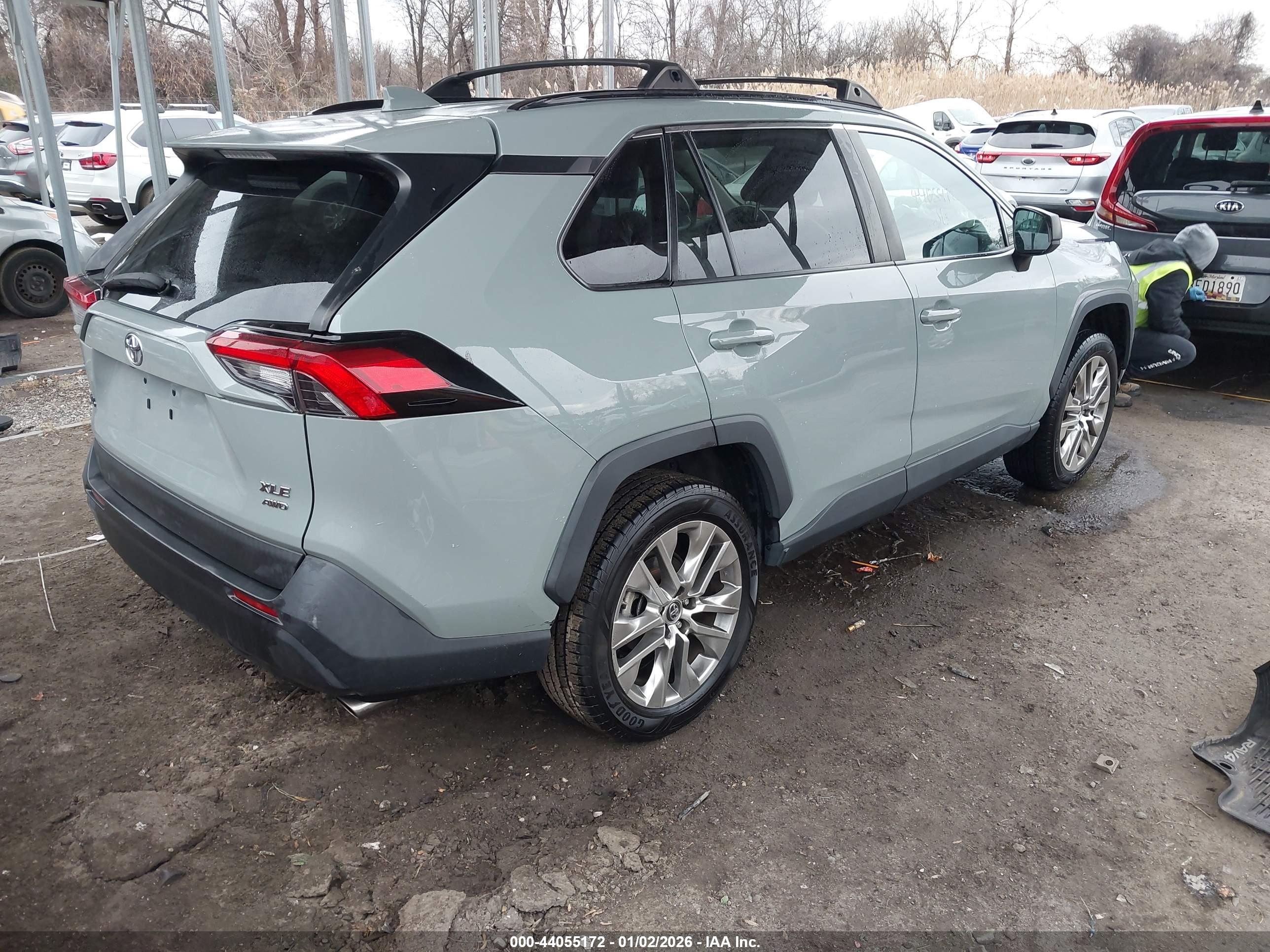 TOYOTA RAV4 image 4