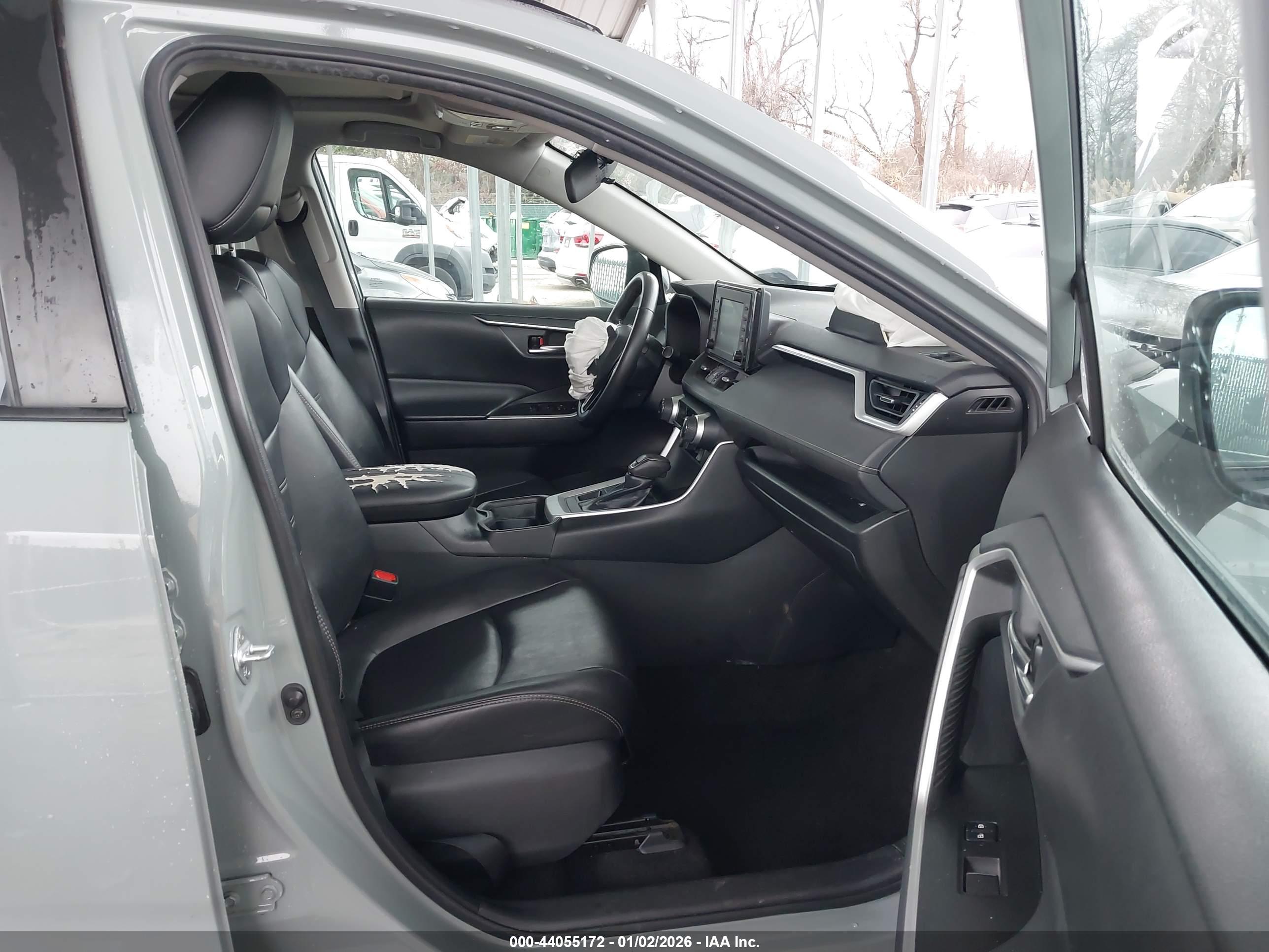 TOYOTA RAV4 image 5